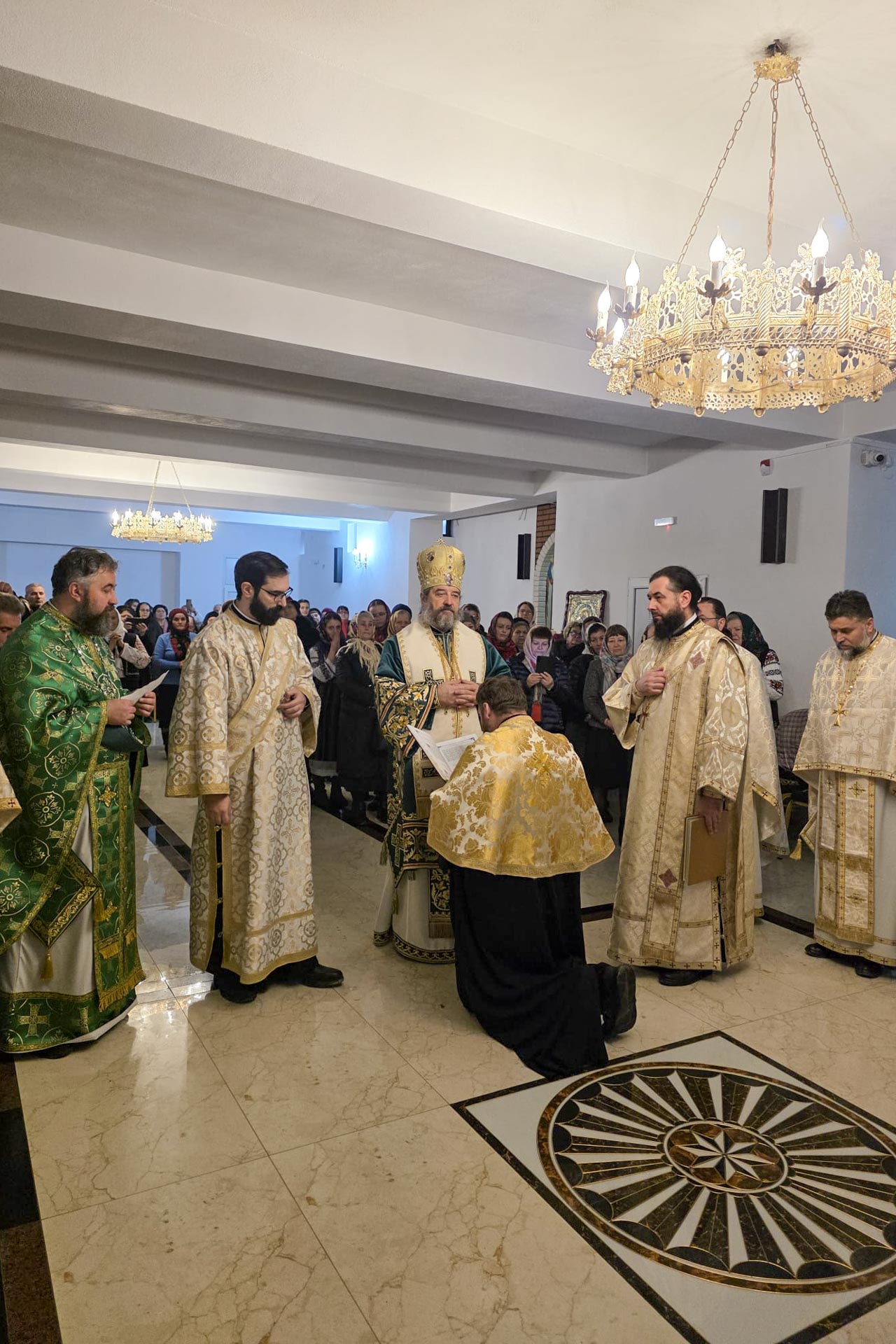 Liturghie arhierească la sărbătorirea celui de-al doilea hram închinat Sfinților Cleopa și Paisie, la Parohia „Învierea Domnului” din Dorohoi