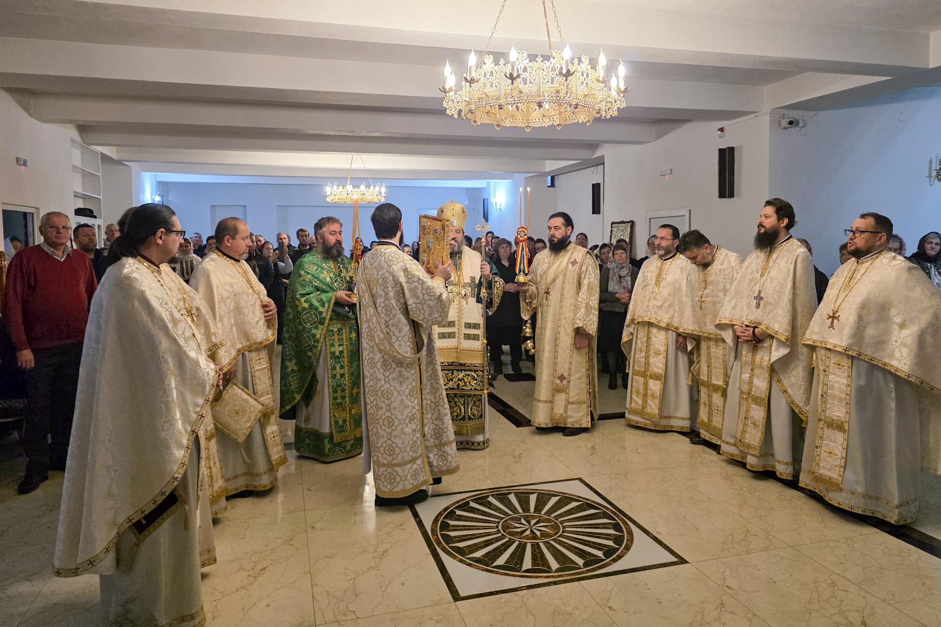 Liturghie arhierească la sărbătorirea celui de-al doilea hram închinat Sfinților Cleopa și Paisie, la Parohia „Învierea Domnului” din Dorohoi