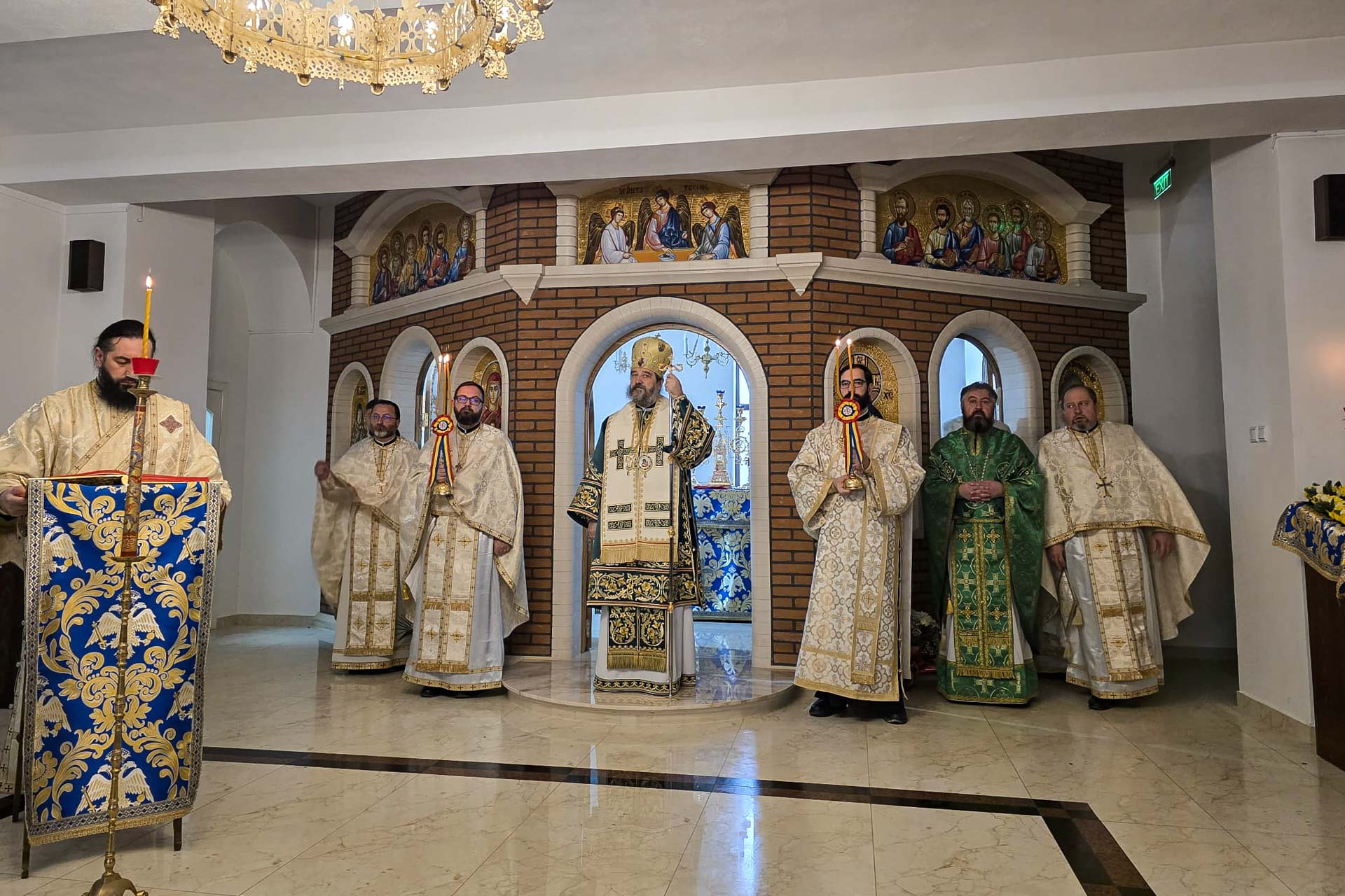 Liturghie arhierească la sărbătorirea celui de-al doilea hram închinat Sfinților Cleopa și Paisie, la Parohia „Învierea Domnului” din Dorohoi