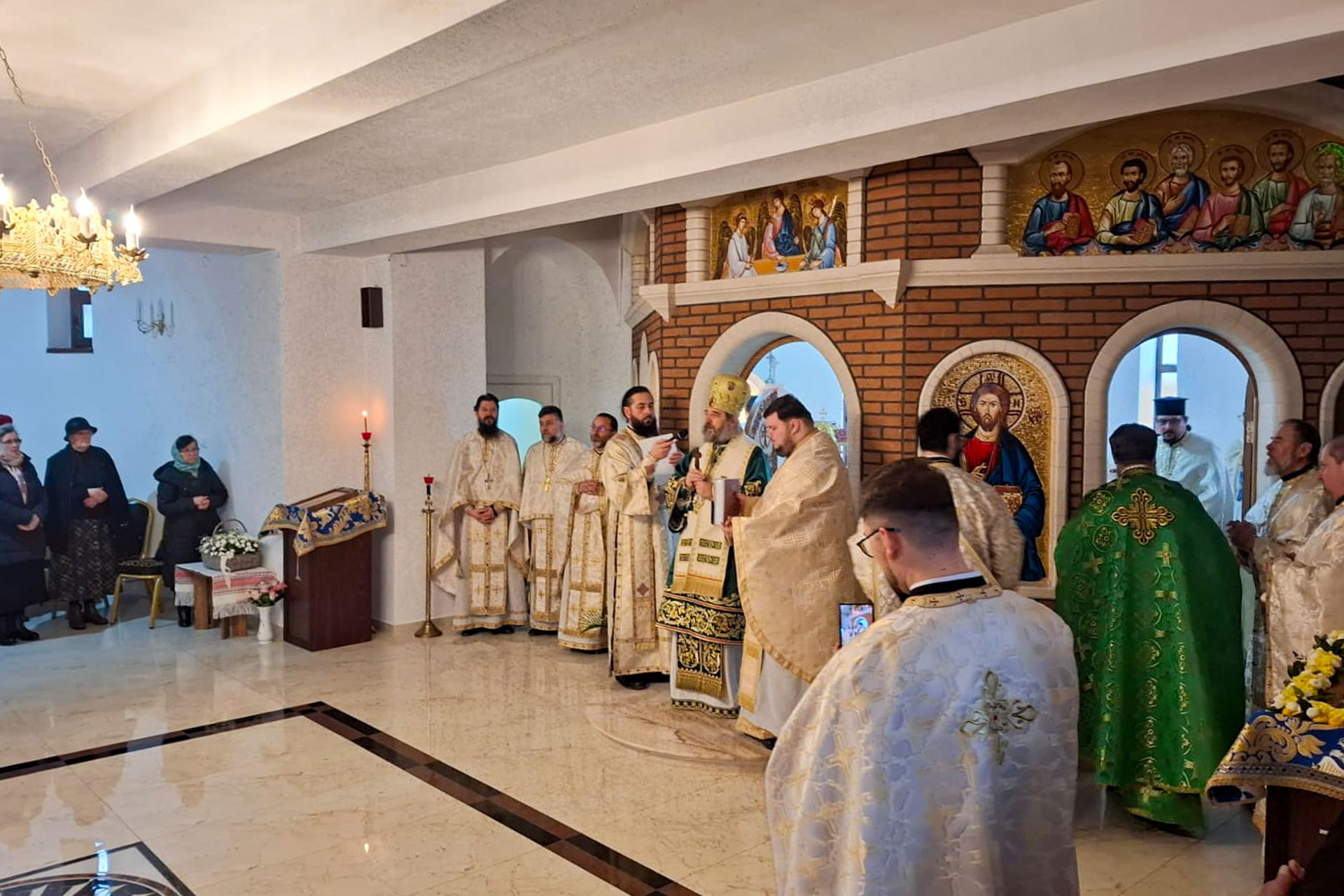 Liturghie arhierească la sărbătorirea celui de-al doilea hram închinat Sfinților Cleopa și Paisie, la Parohia „Învierea Domnului” din Dorohoi
