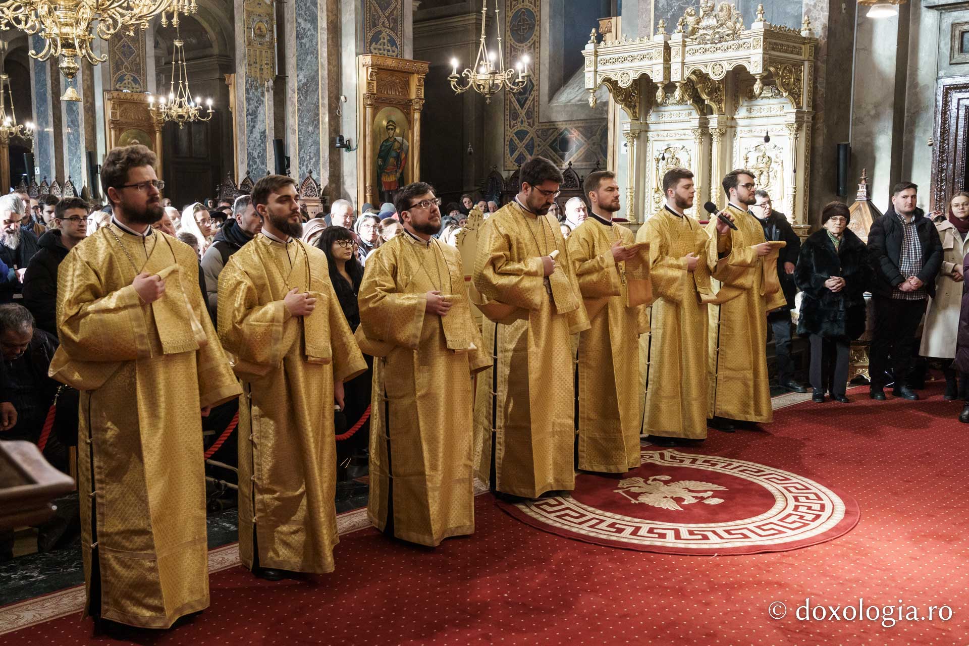 Bucuria Nașterii Domnului, la Catedrala din Iași: „Este zi de mare nădejde pentru om pentru că astfel el se ridică la Cer”