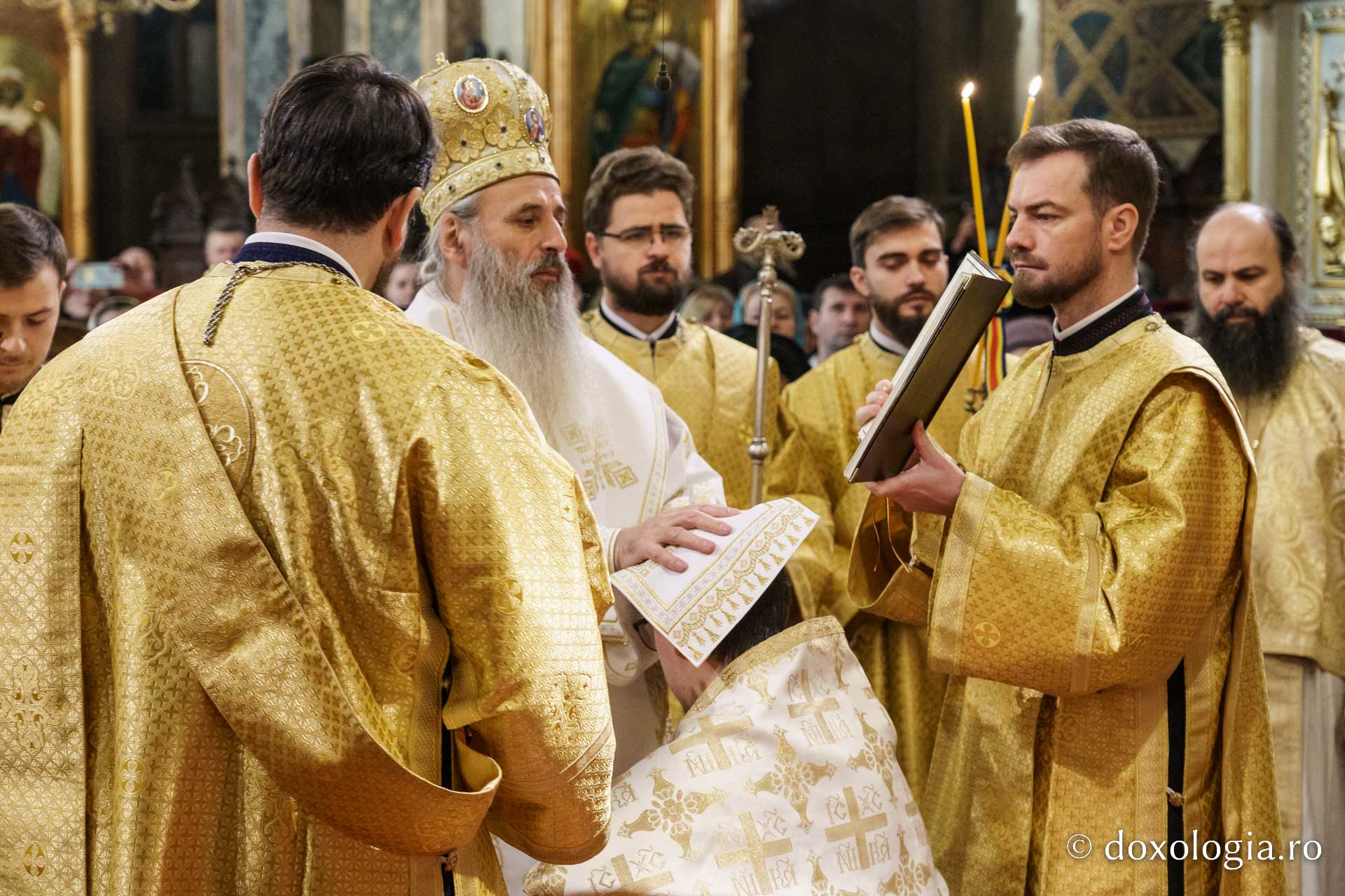 Bucuria Nașterii Domnului, la Catedrala din Iași: „Este zi de mare nădejde pentru om pentru că astfel el se ridică la Cer”