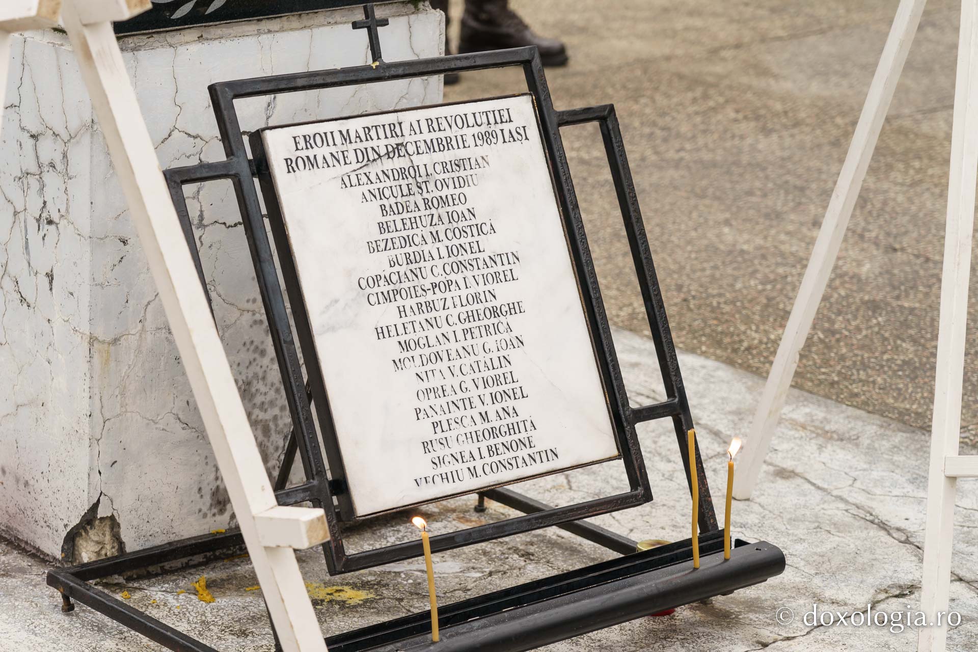 De 36 de ani, în România se strigă „Libertate!”. Slujbă de pomenire pentru eroii Revoluției din ’89