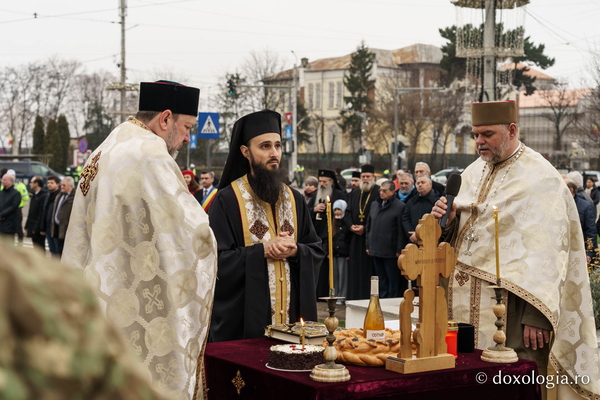 De 36 de ani, în România se strigă „Libertate!”. Slujbă de pomenire pentru eroii Revoluției din ’89