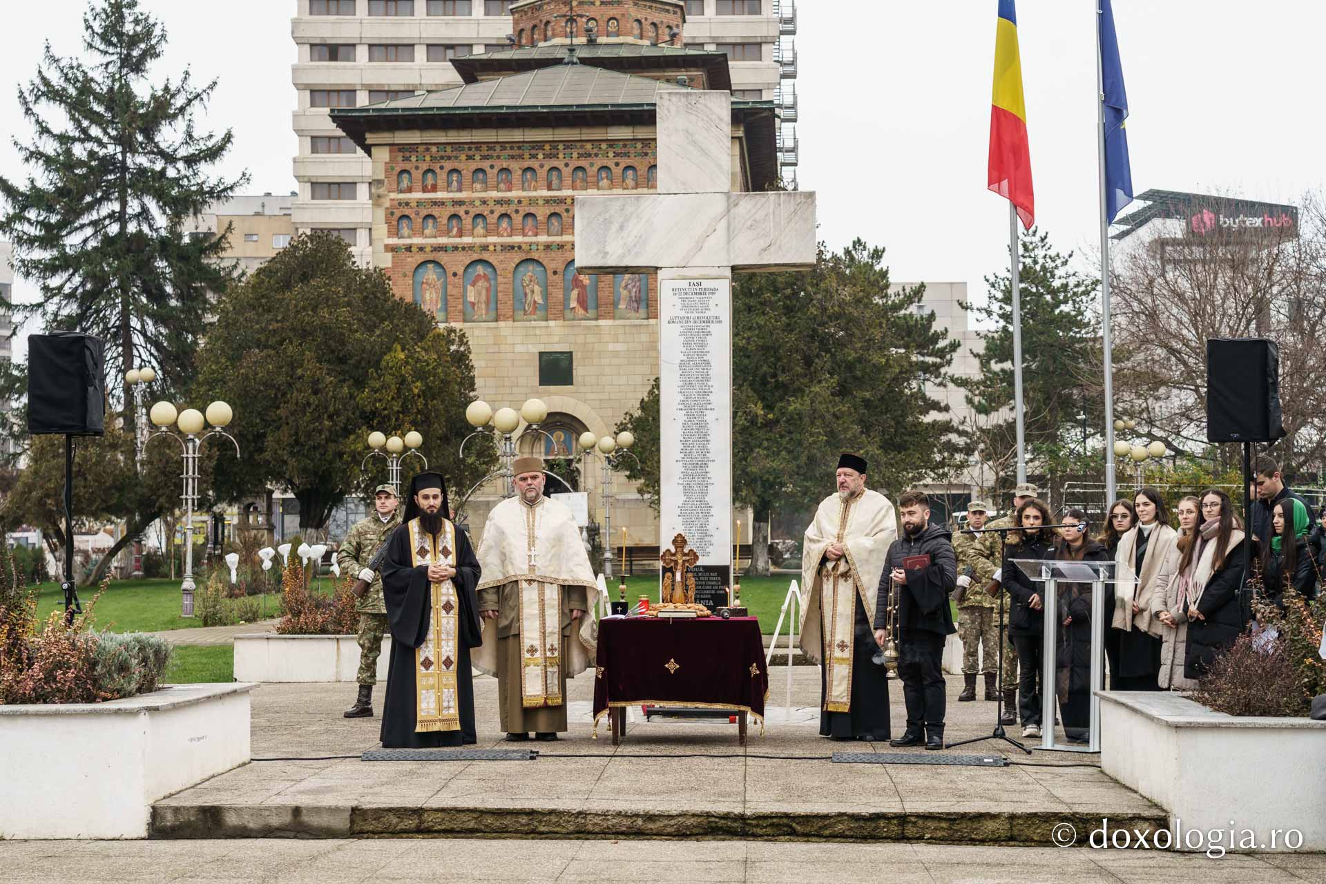 De 36 de ani, în România se strigă „Libertate!”. Slujbă de pomenire pentru eroii Revoluției din ’89