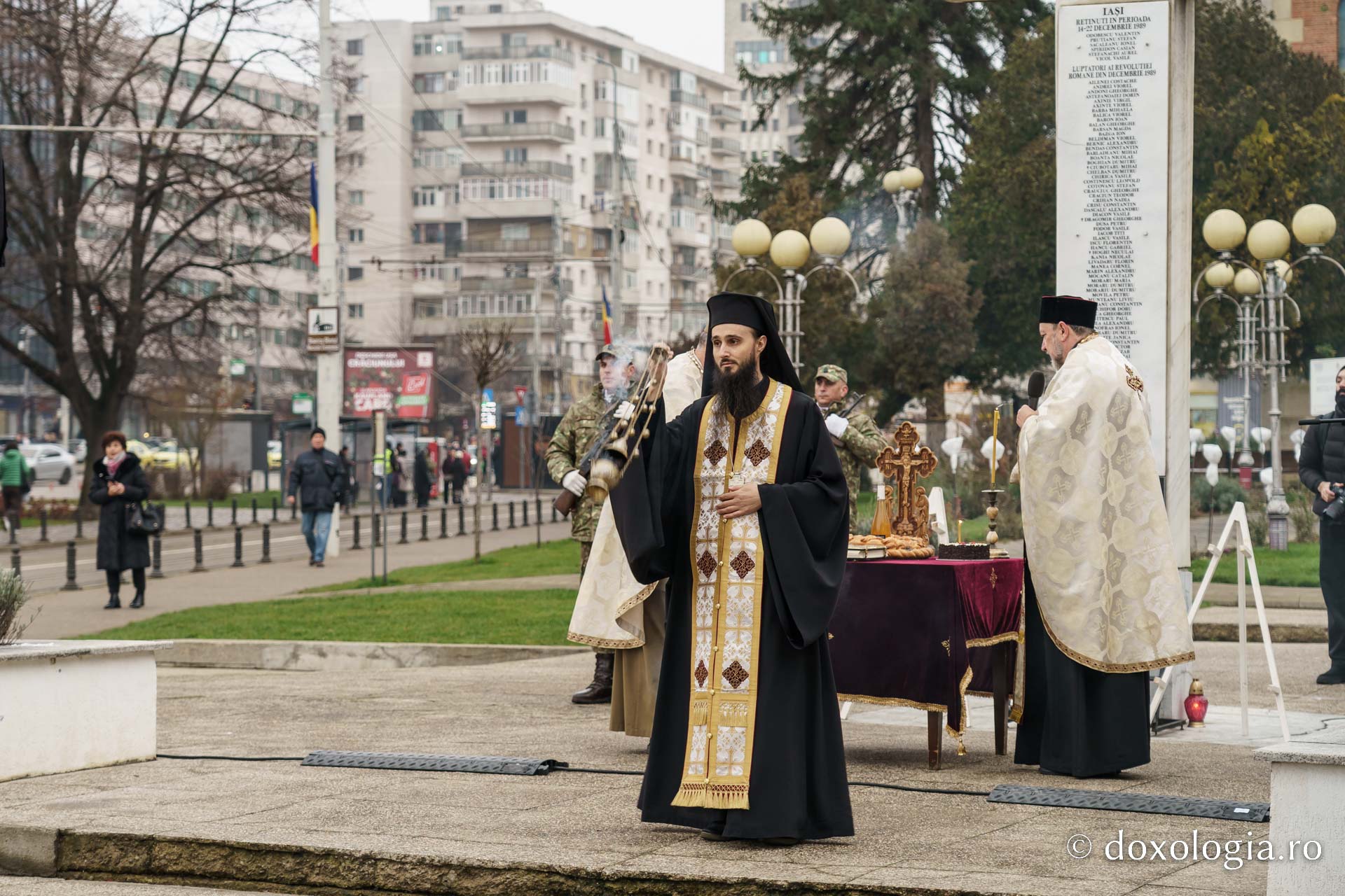 De 36 de ani, în România se strigă „Libertate!”. Slujbă de pomenire pentru eroii Revoluției din ’89