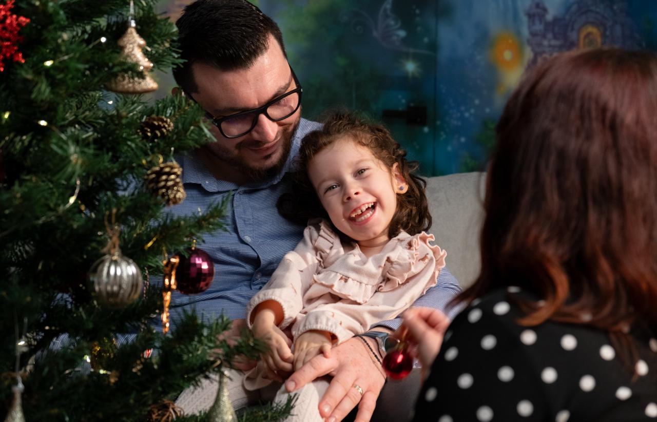 O poveste de Crăciun altfel – doi frați din Iași, diagnosticați cu tetrapareză, au nevoie de suportul nostru