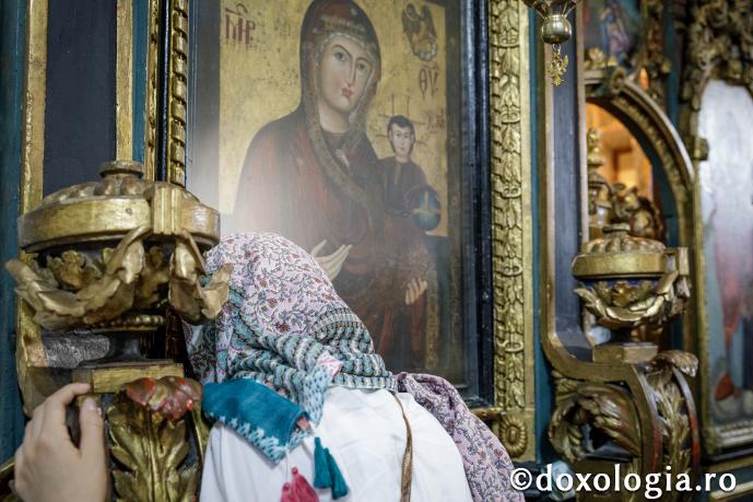 Maica Domnului și femeia gârbovă (Drumul spre Betleem, ziua a 24-a)