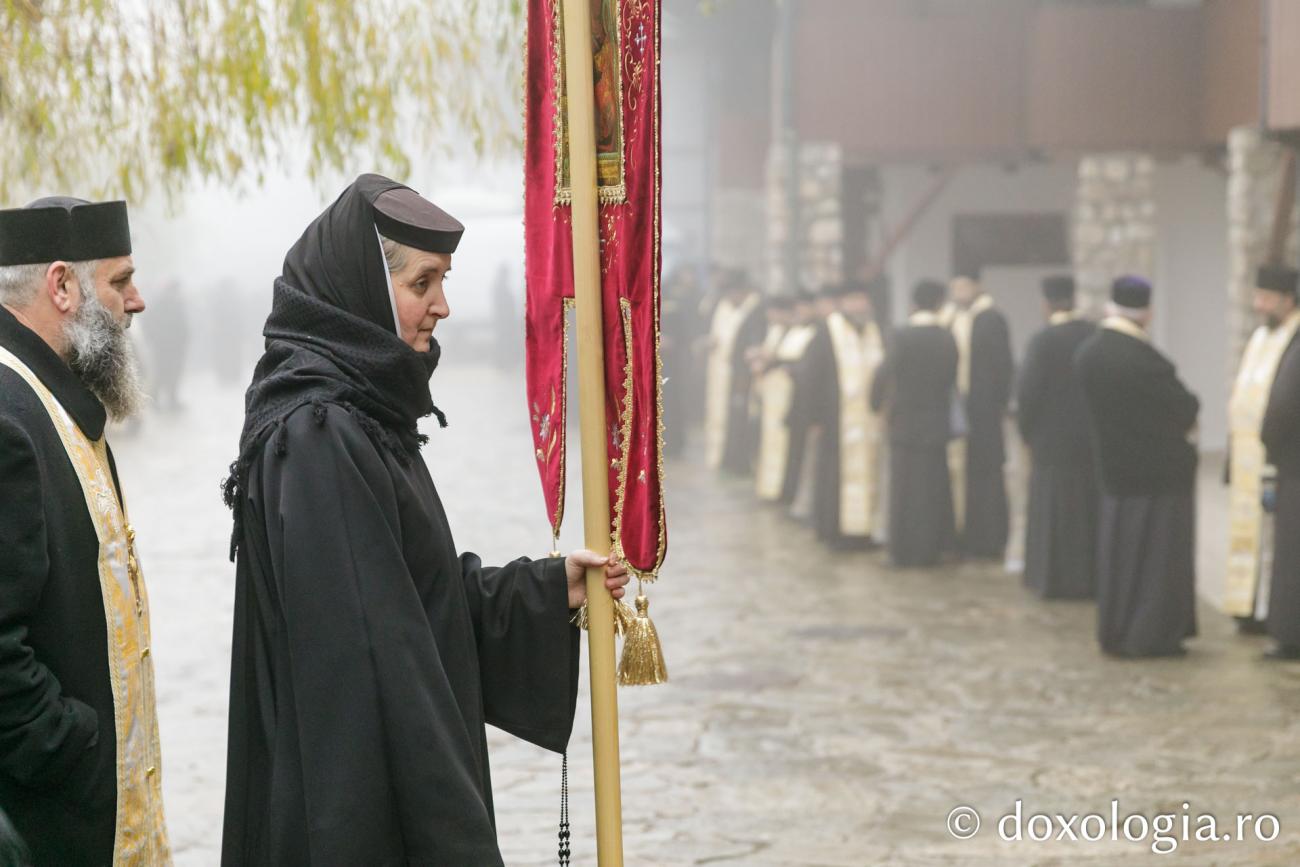 De la fotografia evitată la icoana strânsă la piept – cum am ajuns să-l cunosc pe Sfântul Arsenie de la Prislop