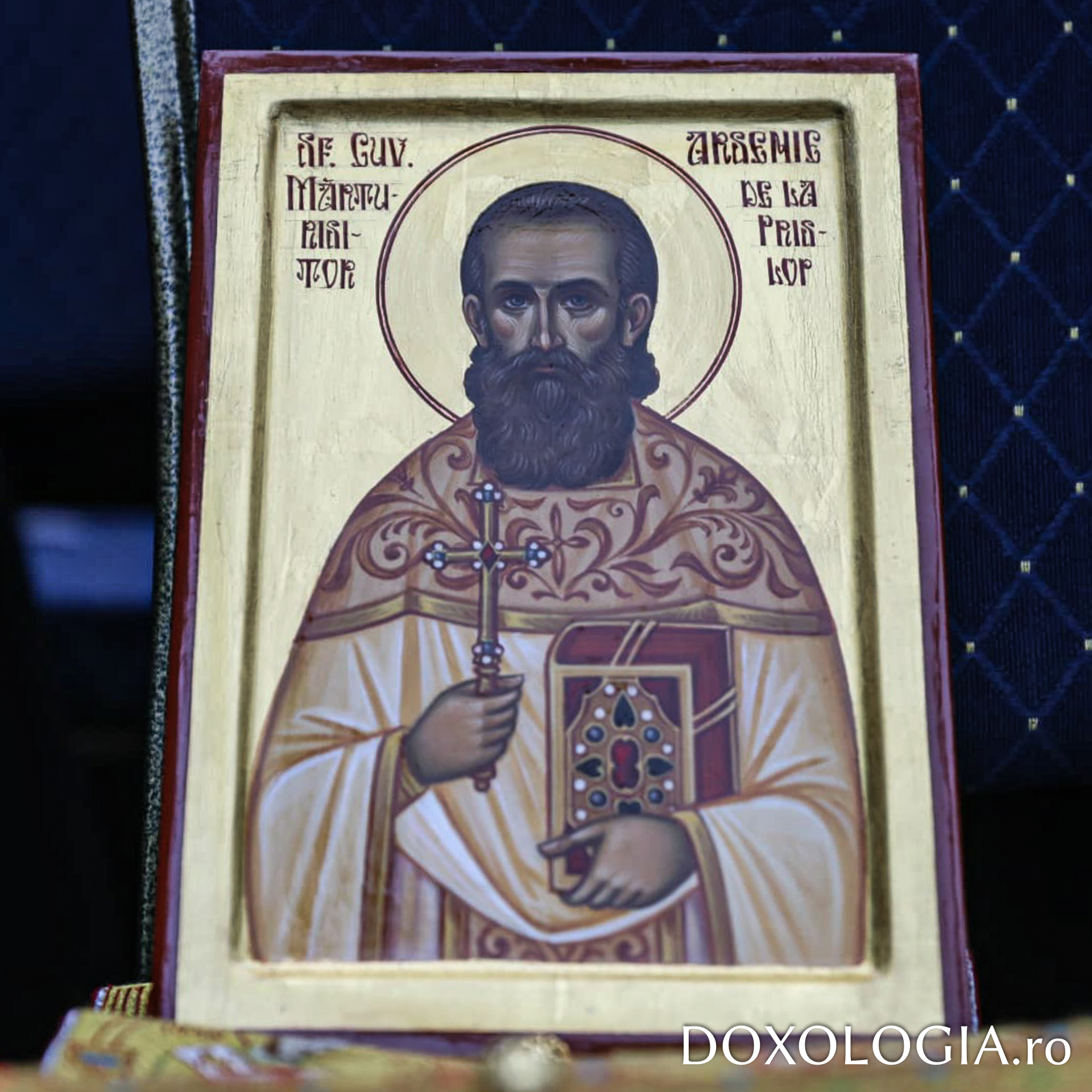 De la fotografia evitată la icoana strânsă la piept – cum am ajuns să-l cunosc pe Sfântul Arsenie de la Prislop