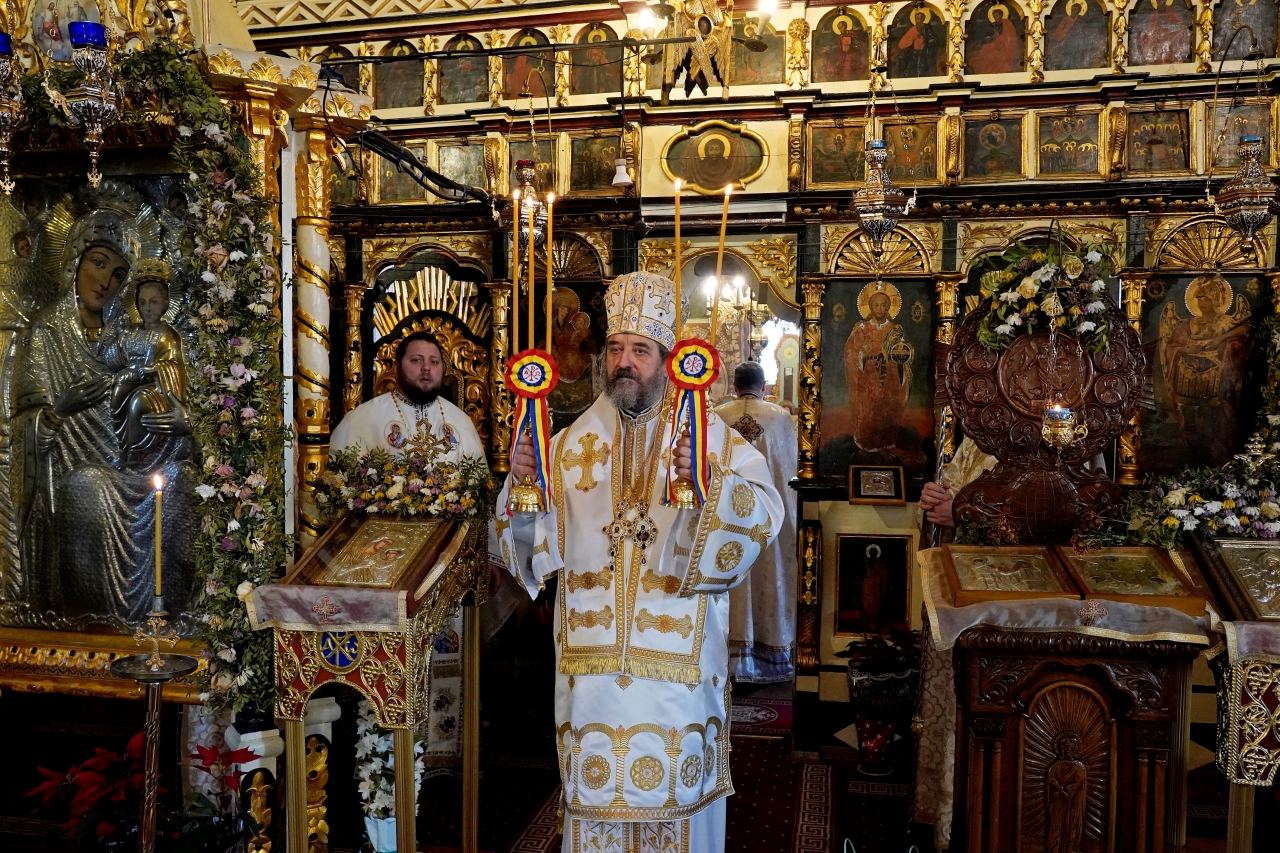 „Avem o responsabilitate față de această invitație, de chemarea la Cina Domnului: să ne împărtășim cu Sfintele Taine”, le-a transmis PS Nichifor Botoșăneanul credincioșilor din Săvinești