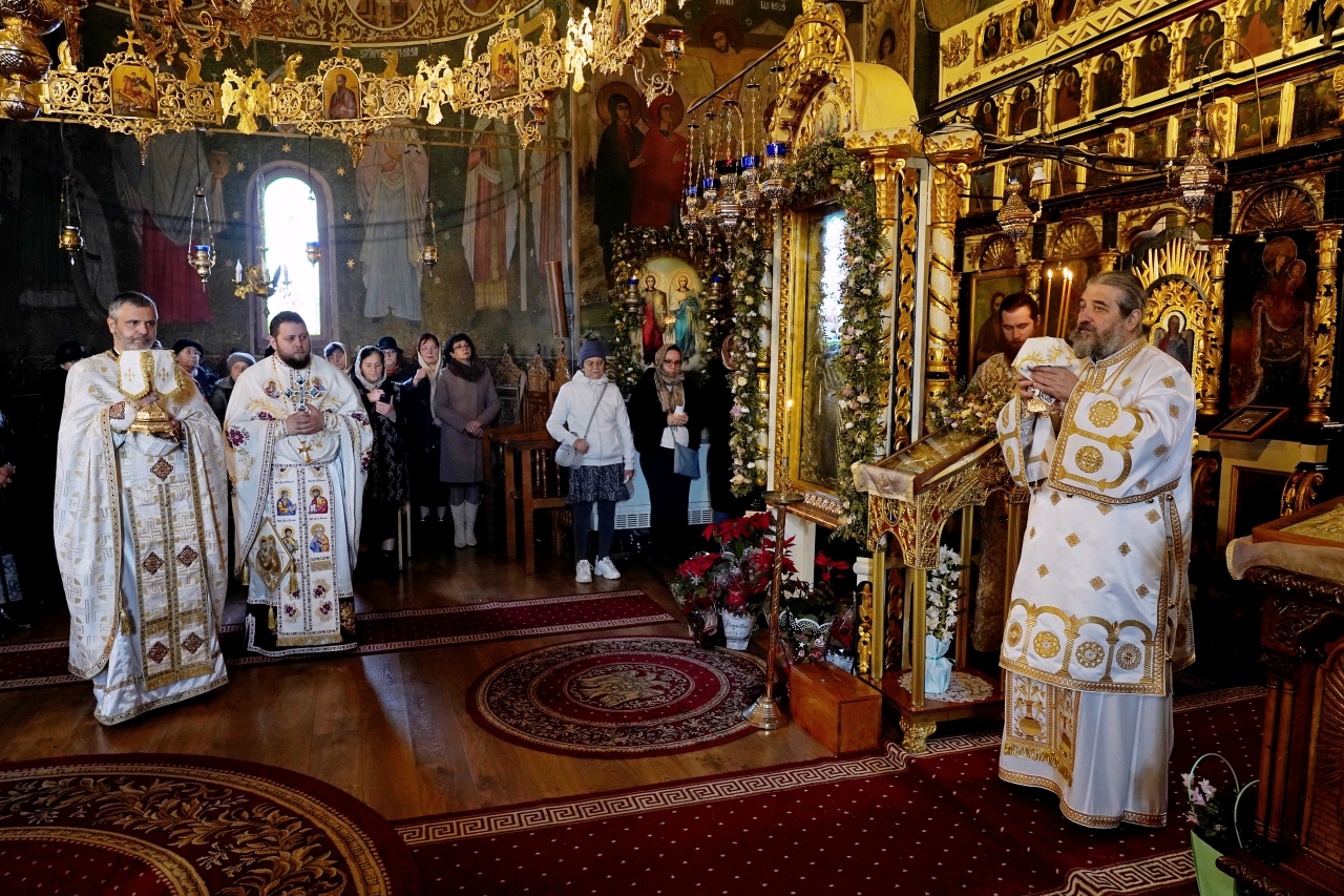 „Avem o responsabilitate față de această invitație, de chemarea la Cina Domnului: să ne împărtășim cu Sfintele Taine”, le-a transmis PS Nichifor Botoșăneanul credincioșilor din Săvinești