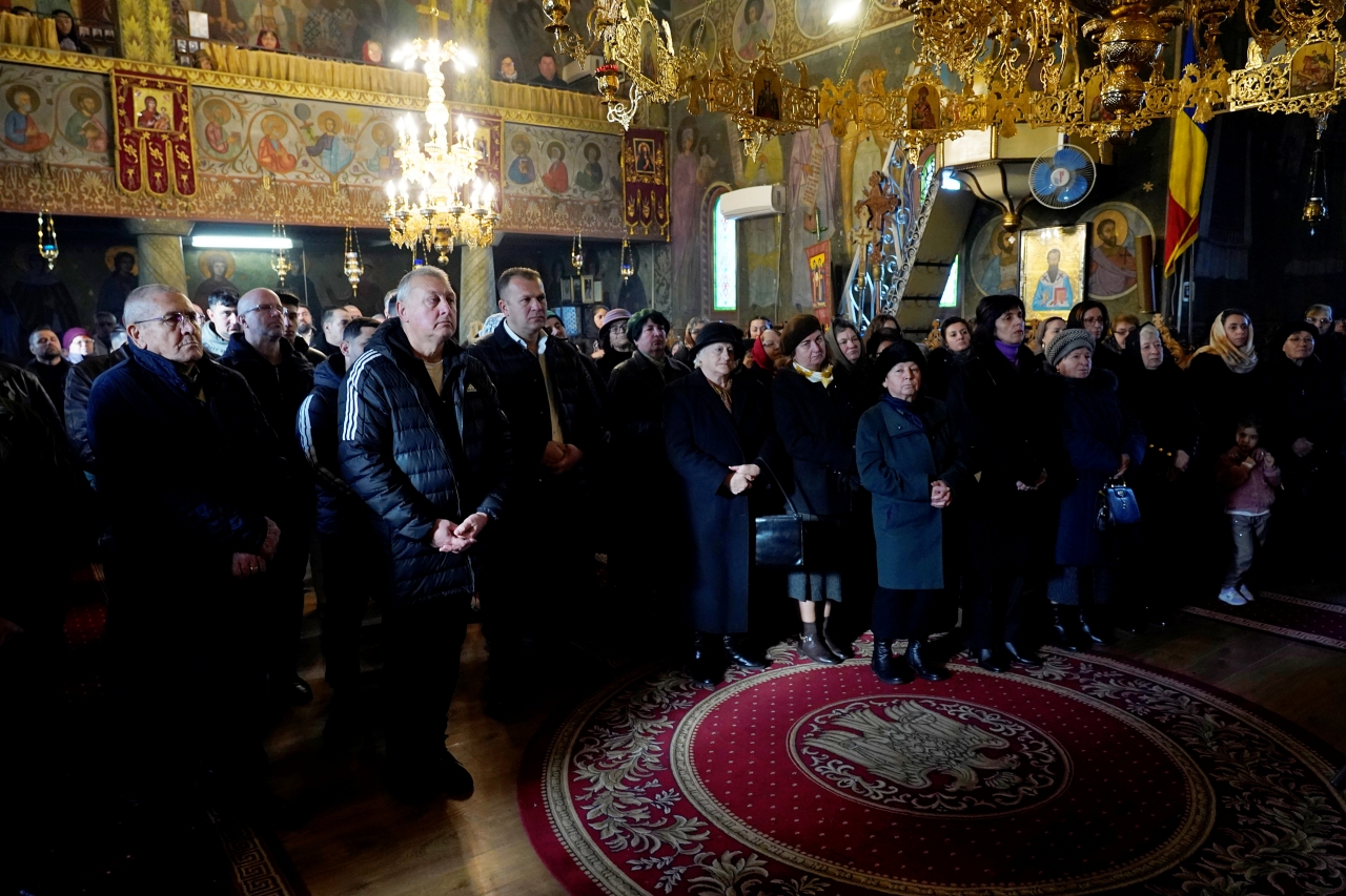 „Avem o responsabilitate față de această invitație, de chemarea la Cina Domnului: să ne împărtășim cu Sfintele Taine”, le-a transmis PS Nichifor Botoșăneanul credincioșilor din Săvinești