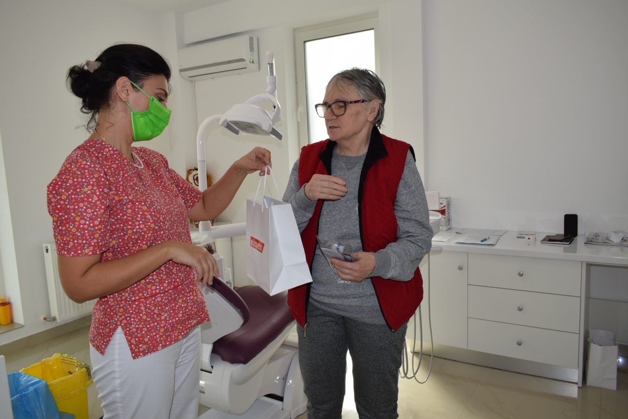 Zâmbetul care nu îmbătrânește”, un proiect umanitar ce redă demnitatea și încrederea seniorilor