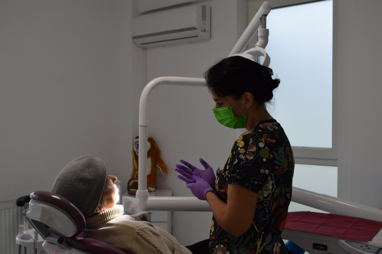 Zâmbetul care nu îmbătrânește”, un proiect umanitar ce redă demnitatea și încrederea seniorilor