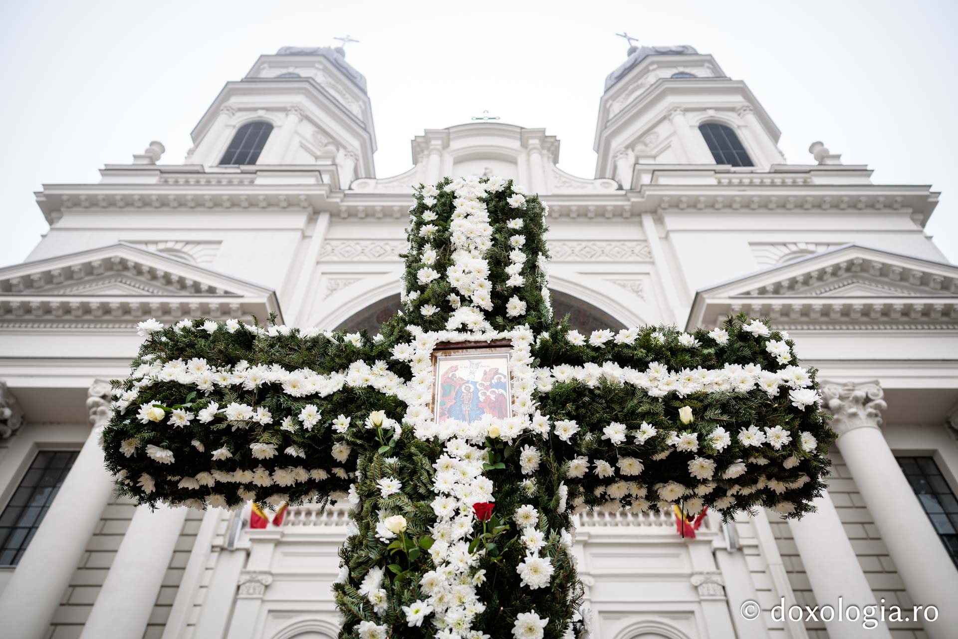 Botezul Domnului, sărbătorit la Catedrala Mitropolitană din Iași: „În drumul întoarcerii noastre spre viața cea adevărată, aghiazma mare este și ea un ajutor”