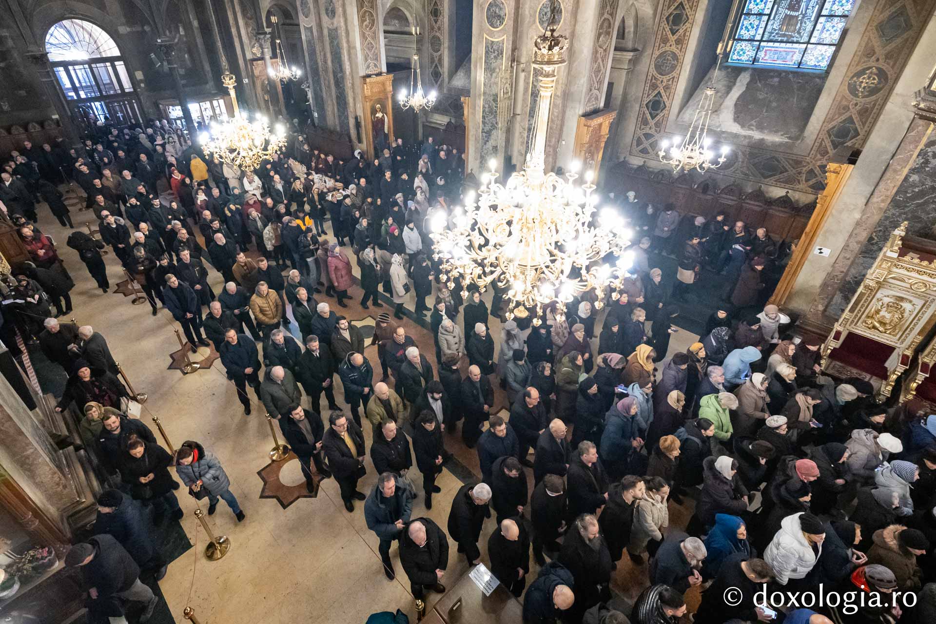 „Să ne identificăm cât mai mult cu Hristos, să gândim ca Hristos, să simțim ca Hristos și acestea să fie temelia mărturisirii credinței”, le-a transmis Episcopul Hușilor studenților teologi, la Iași