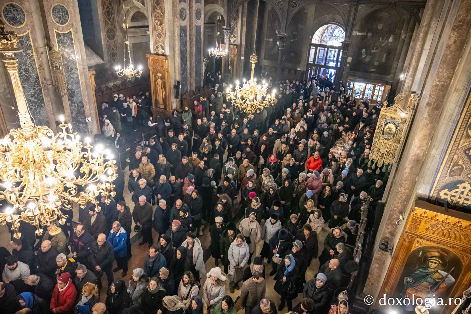 „Să ne identificăm cât mai mult cu Hristos, să gândim ca Hristos, să simțim ca Hristos și acestea să fie temelia mărturisirii credinței”, le-a transmis Episcopul Hușilor studenților teologi, la Iași