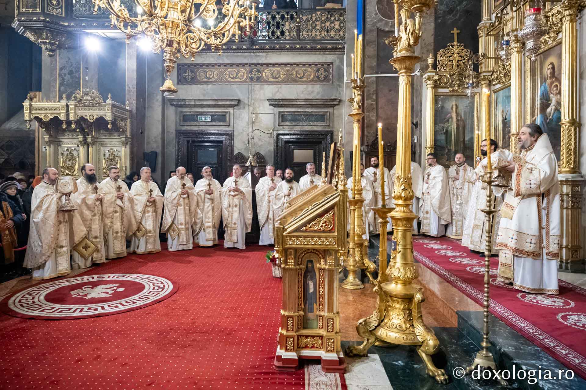 „Să ne identificăm cât mai mult cu Hristos, să gândim ca Hristos, să simțim ca Hristos și acestea să fie temelia mărturisirii credinței”, le-a transmis Episcopul Hușilor studenților teologi, la Iași