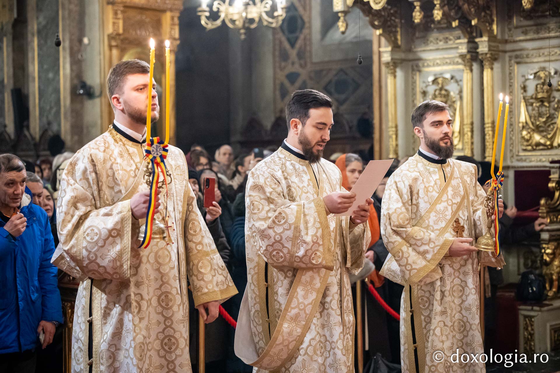 „Să ne identificăm cât mai mult cu Hristos, să gândim ca Hristos, să simțim ca Hristos și acestea să fie temelia mărturisirii credinței”, le-a transmis Episcopul Hușilor studenților teologi, la Iași
