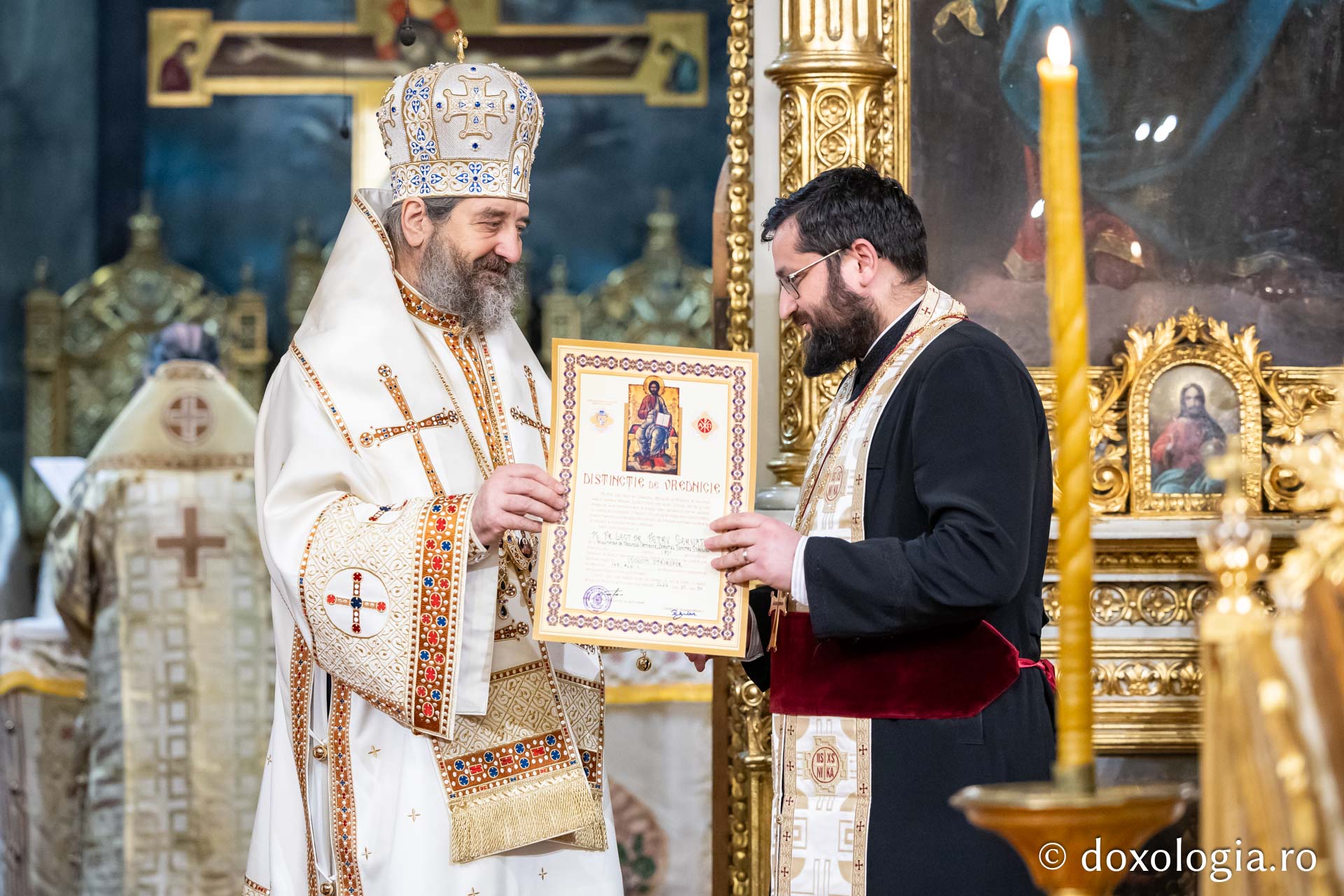 „Să ne identificăm cât mai mult cu Hristos, să gândim ca Hristos, să simțim ca Hristos și acestea să fie temelia mărturisirii credinței”, le-a transmis Episcopul Hușilor studenților teologi, la Iași