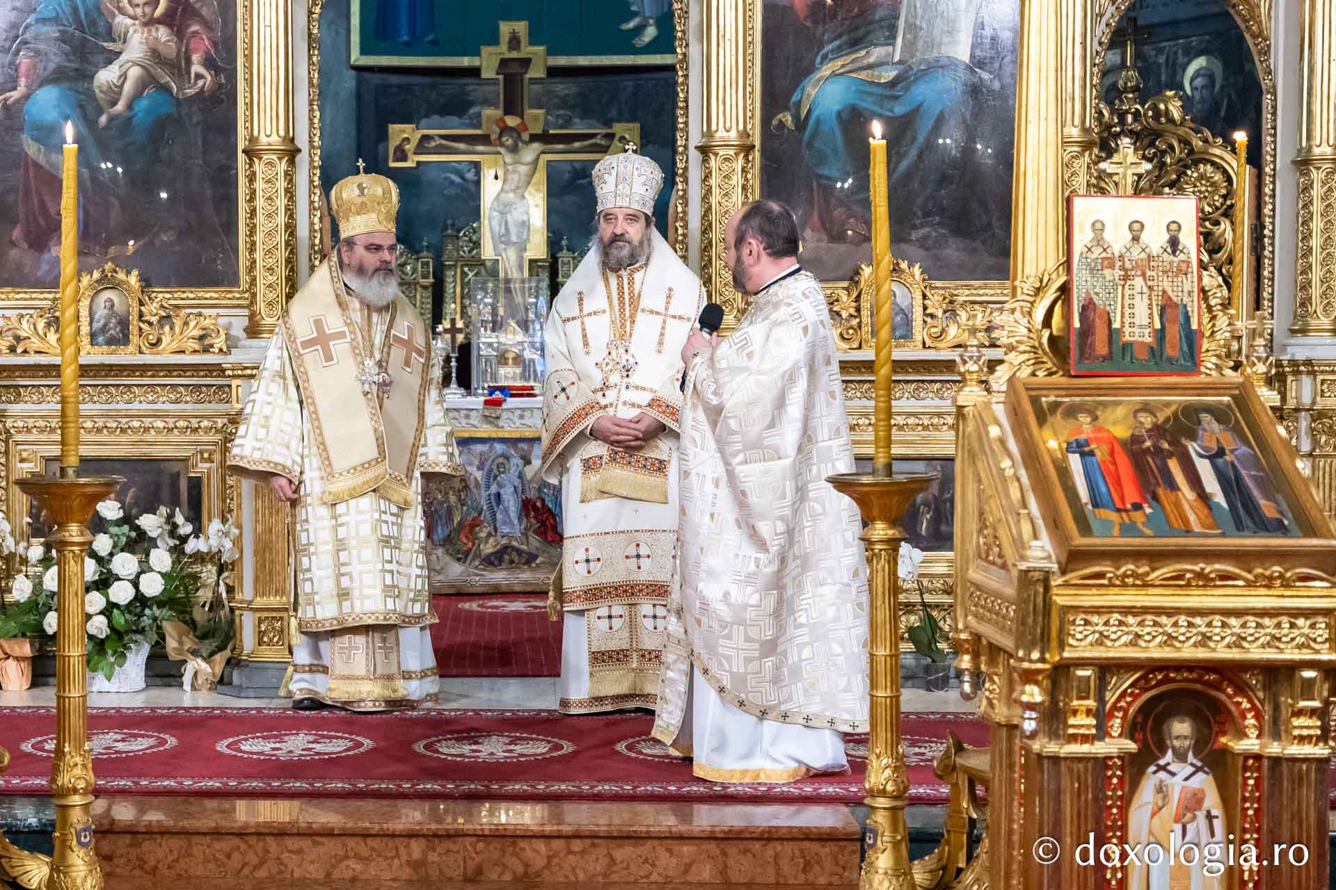 „Să ne identificăm cât mai mult cu Hristos, să gândim ca Hristos, să simțim ca Hristos și acestea să fie temelia mărturisirii credinței”, le-a transmis Episcopul Hușilor studenților teologi, la Iași