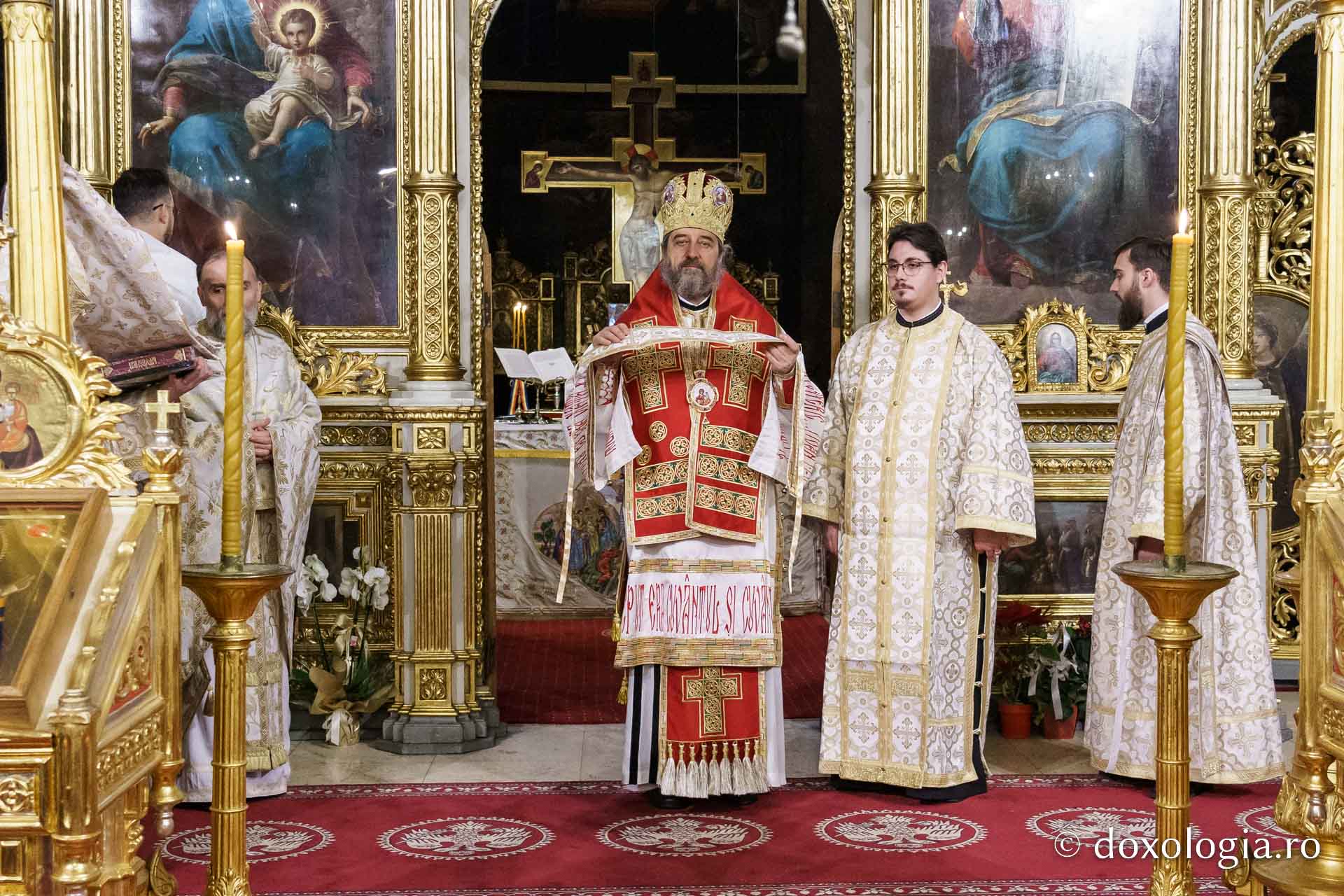 Credincioșii ieșeni au întâmpinat noul an în comuniune duhovnicească