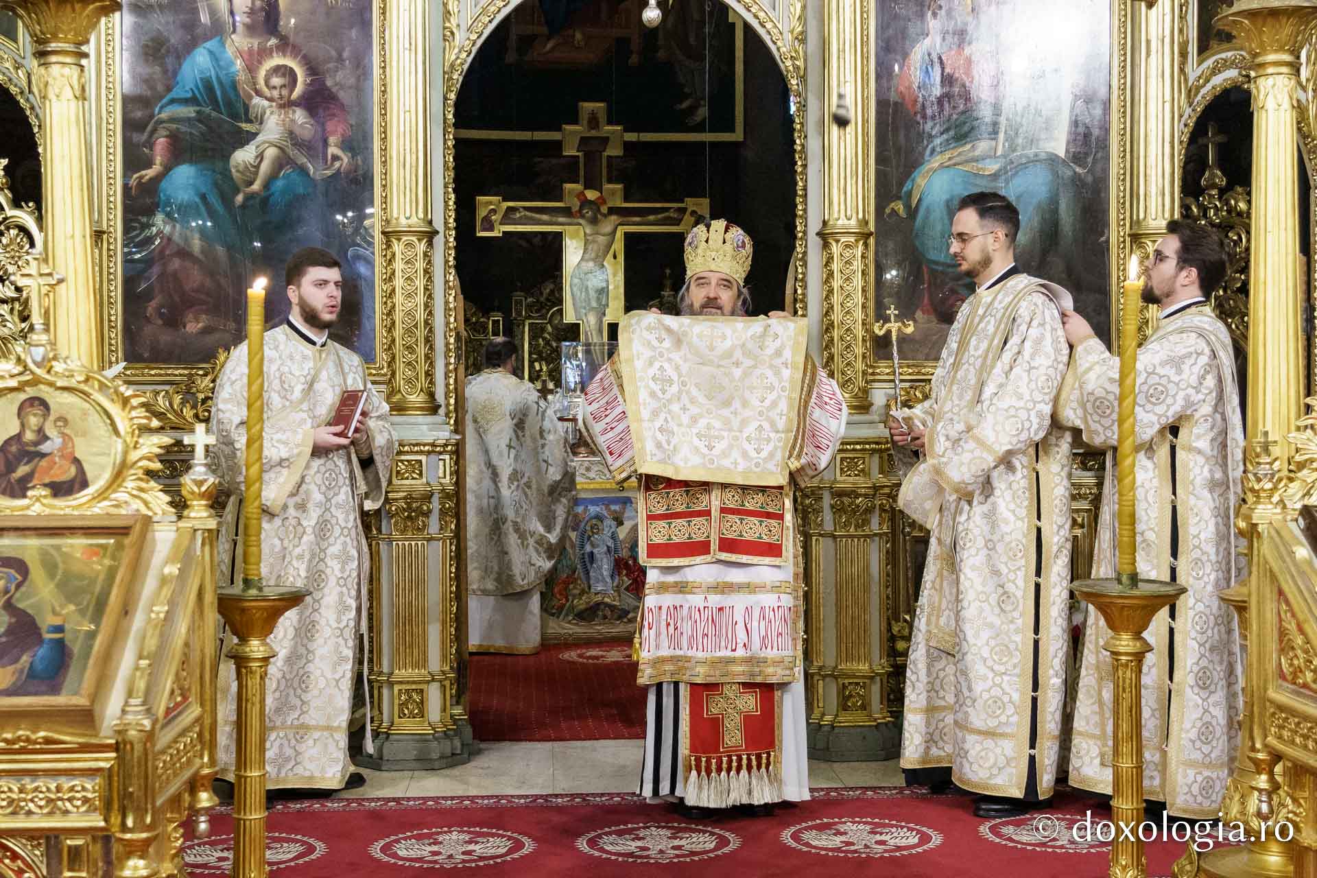 Credincioșii ieșeni au întâmpinat noul an în comuniune duhovnicească