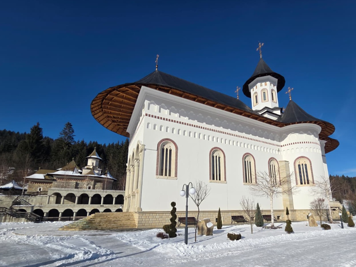 (Foto) Sihăstria Putnei – frumusețea iernii în taina muntelui