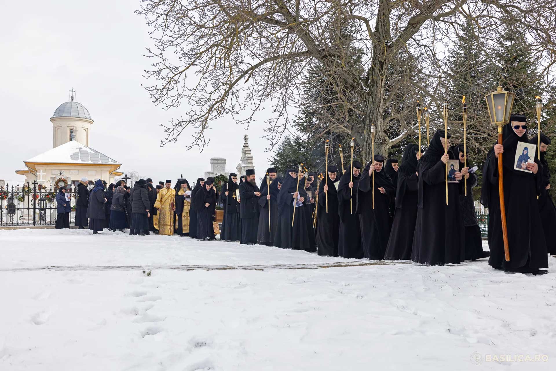 Moaștele Sfintei Cuvioase Elisabeta de la Pasărea au fost deshumate