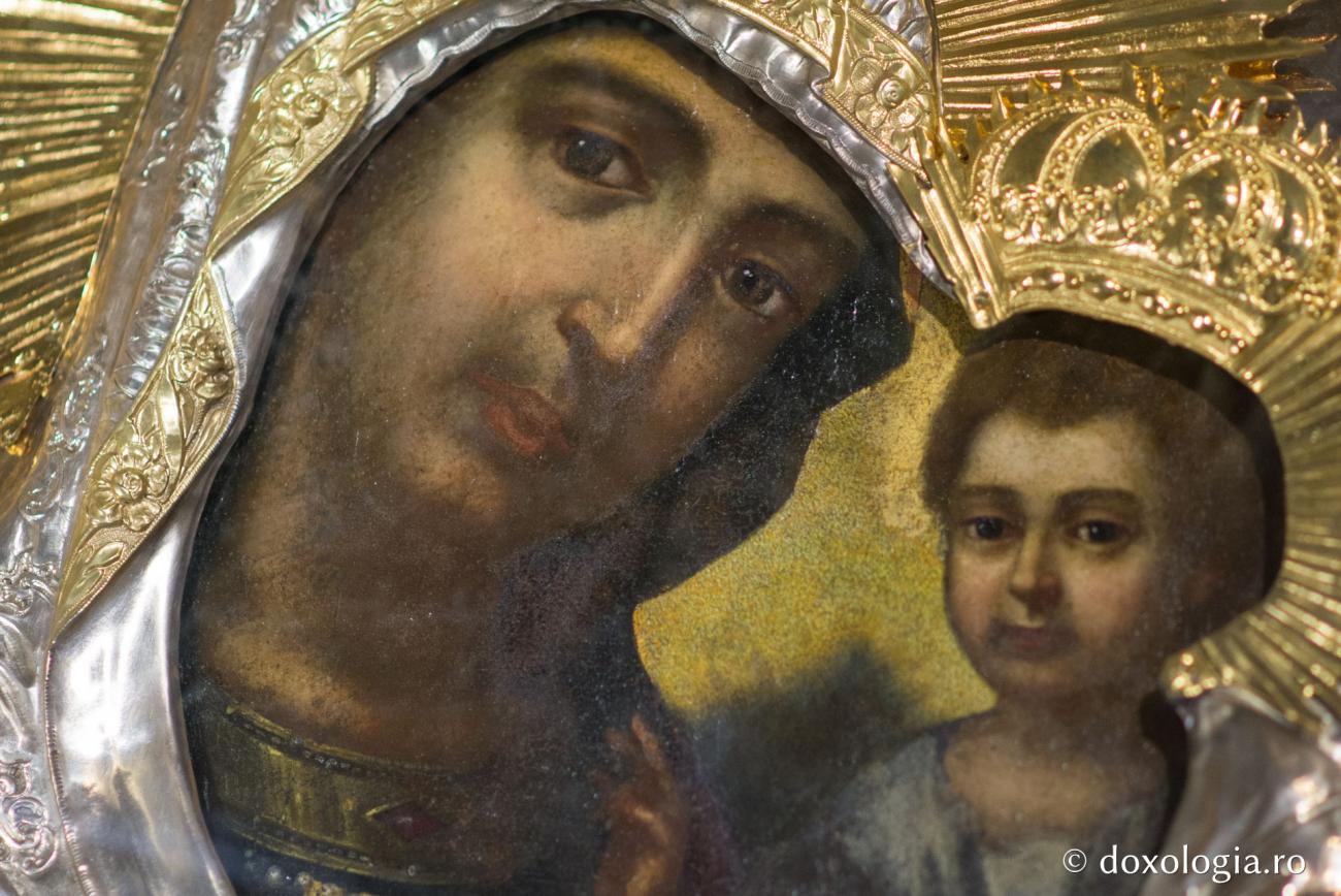 (Video) Cum a ajuns icoana Maicii Domnului de la Catedrala din Iași să fie „Mângâietoarea Moldovei”