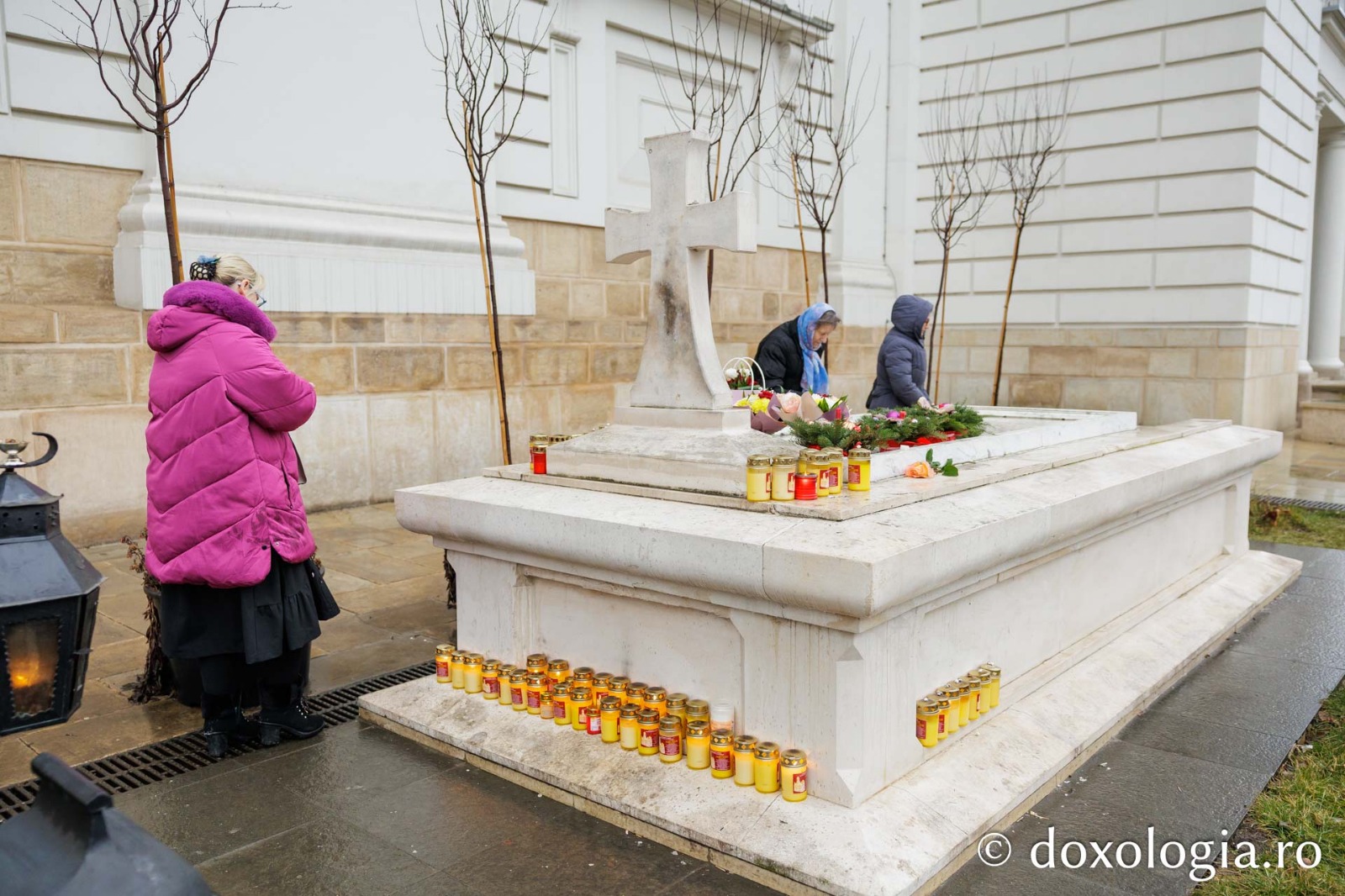 lumina de la mormantul Sfantului Iosif cel Milostiv 01