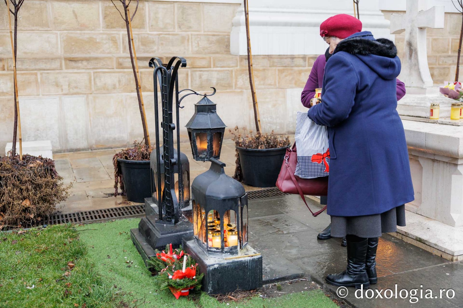 lumina de la mormantul Sfantului Iosif cel Milostiv 01