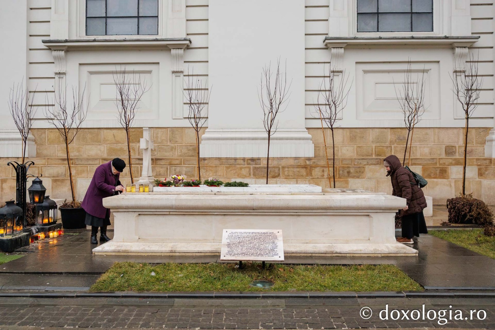 lumina de la mormantul Sfantului Iosif cel Milostiv 01