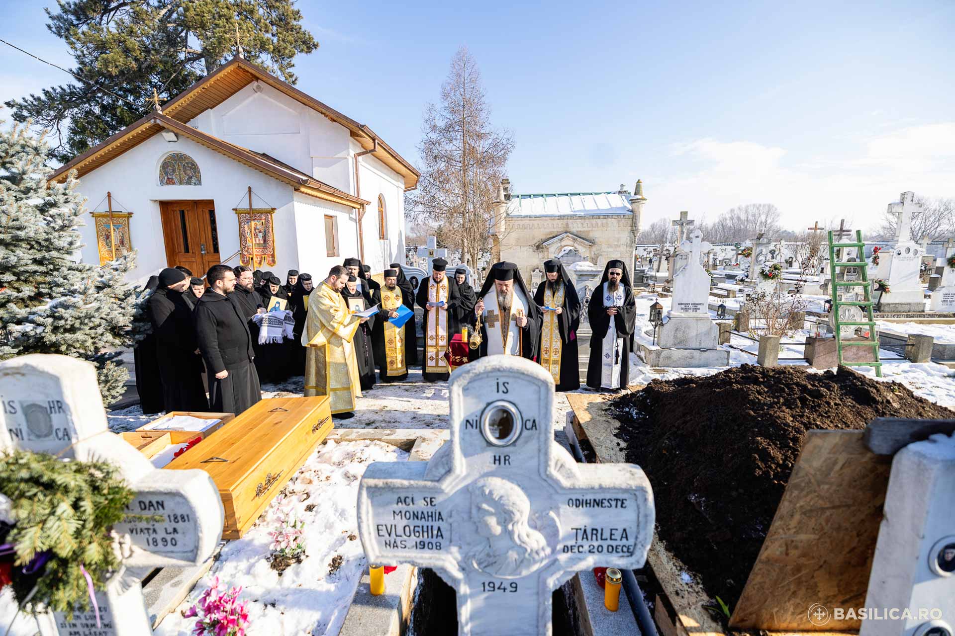 Moaștele Sfintei Cuvioase Mucenițe Evloghia au fost deshumate la Mănăstirea Samurcășești