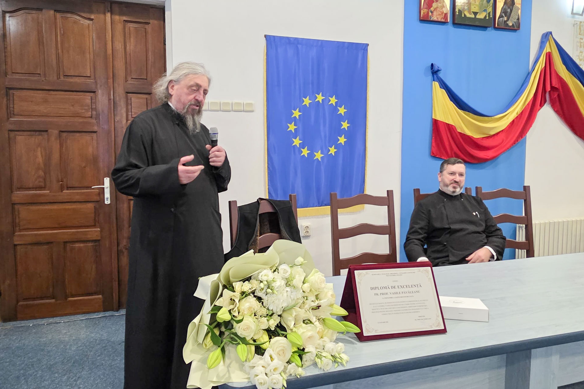 Părintele profesor Vasile Păvăleanu, sărbătorit la Seminarul Teologic de la Mănăstirea Neamț