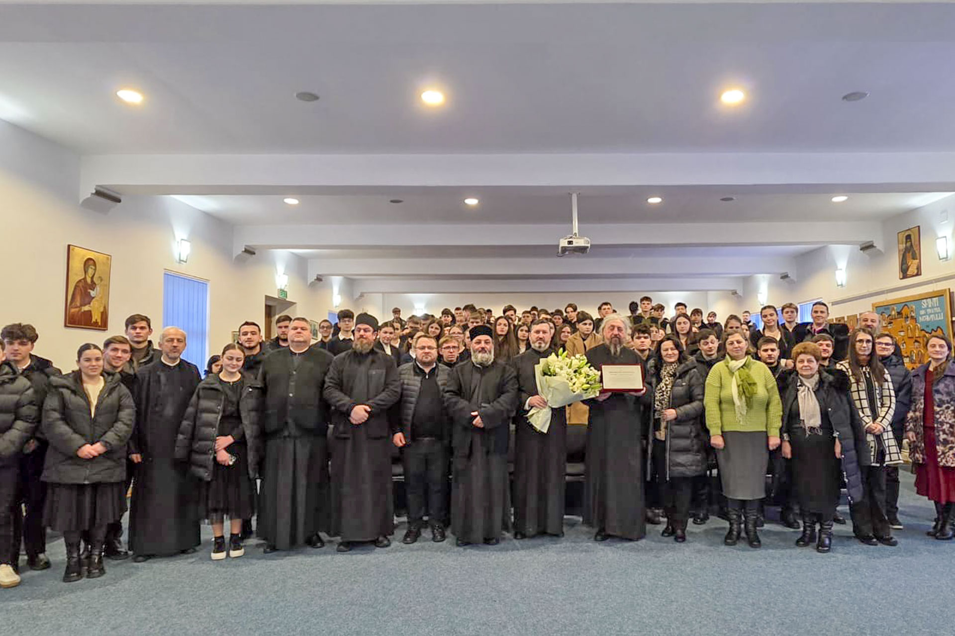 Părintele profesor Vasile Păvăleanu, sărbătorit la Seminarul Teologic de la Mănăstirea Neamț