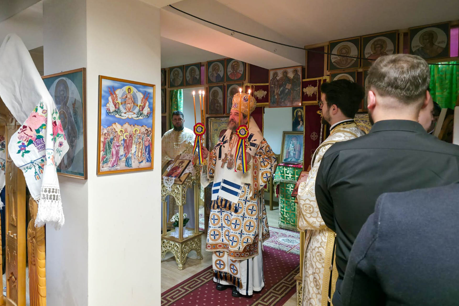 Preasfințitul Nichifor Botoșăneanul a slujit la Căminul de bătrâni din Bucium, în duminica dinaintea Botezului Domnului