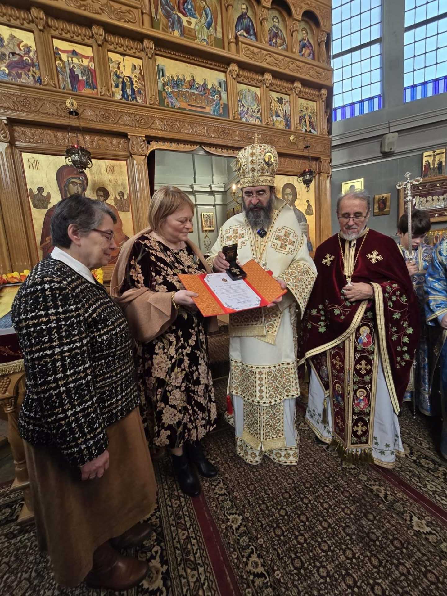Sfântă Liturghie Arhierească în Parohia „Sfântul Grigorie Teologul” din Schiedam/Rotterdam, la sărbătoarea hramului și împlinirea a 45 de ani de neîntreruptă slujire