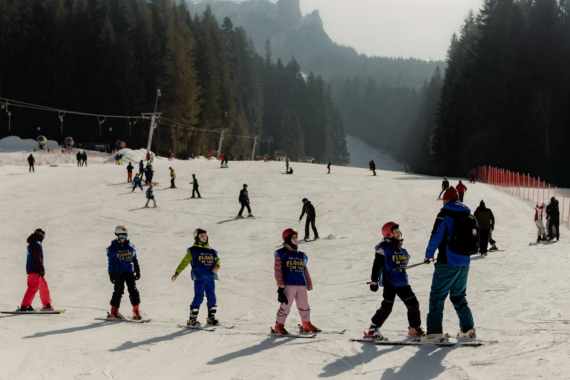 Tabăra de iarnă „Floare de Colț” Durău: înscrieri deschise pentru februarie 2026