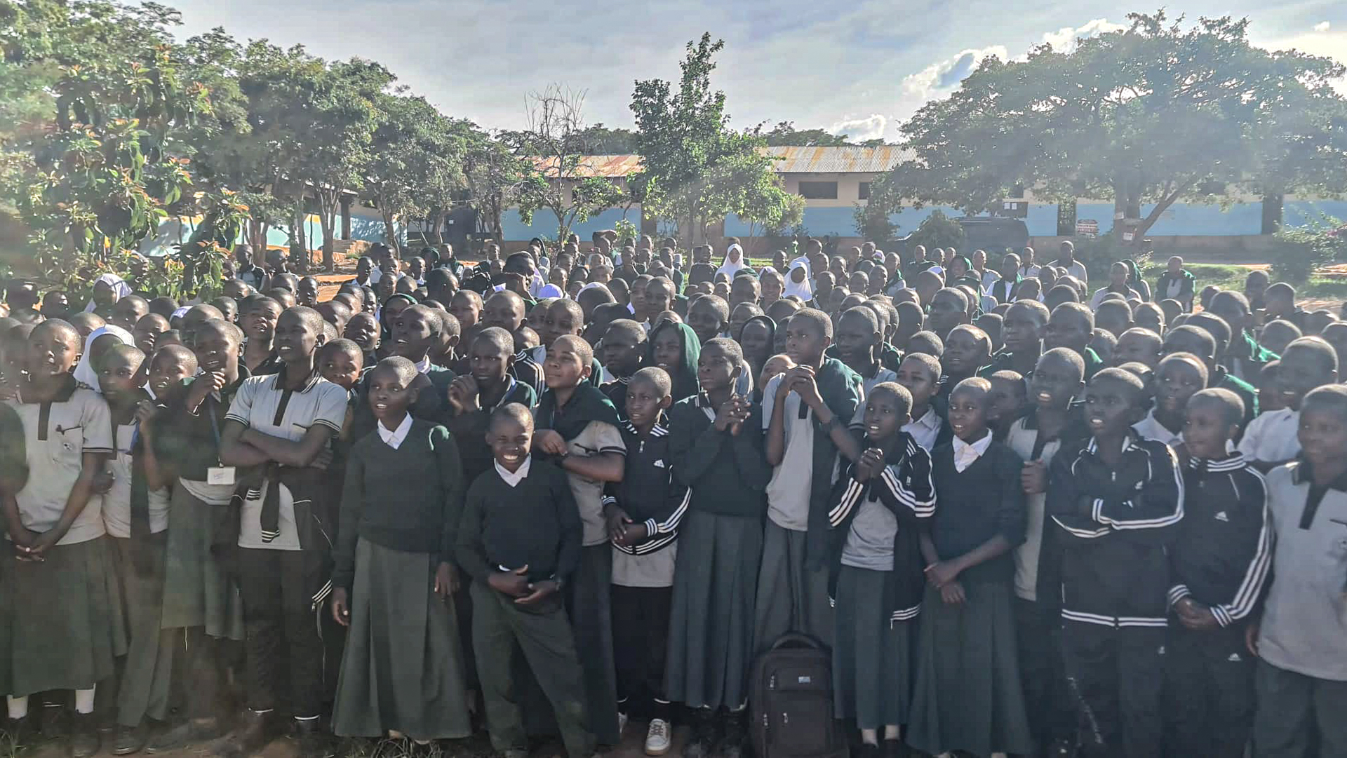 Liceul „Dimitrios” din Magubike – locul unde școala începe cu o sapă