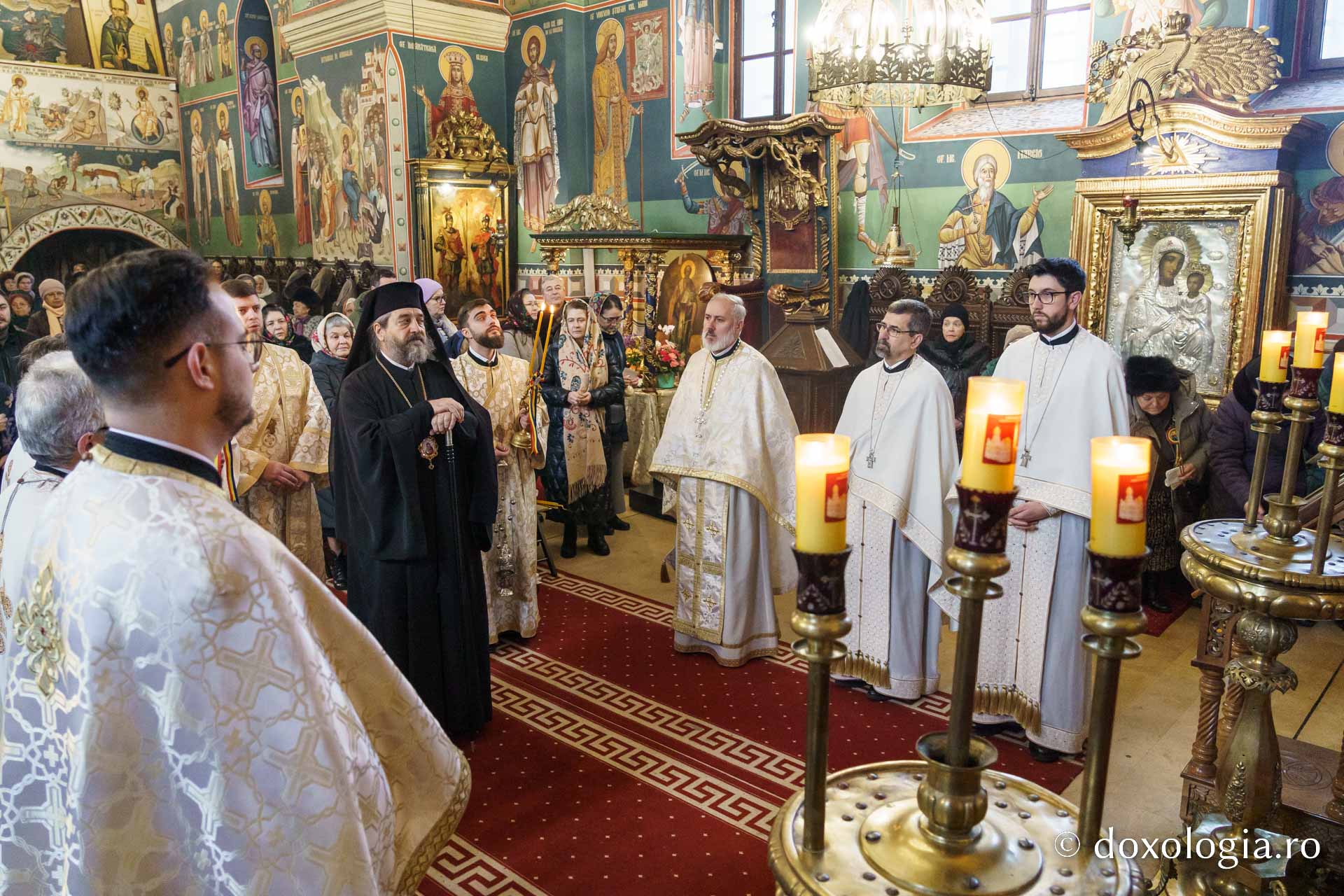 Sfânta Liturghie arhierească la Parohia „Sfântul Sava” din Iași, de sărbătoarea Sfântului Mucenic Trifon