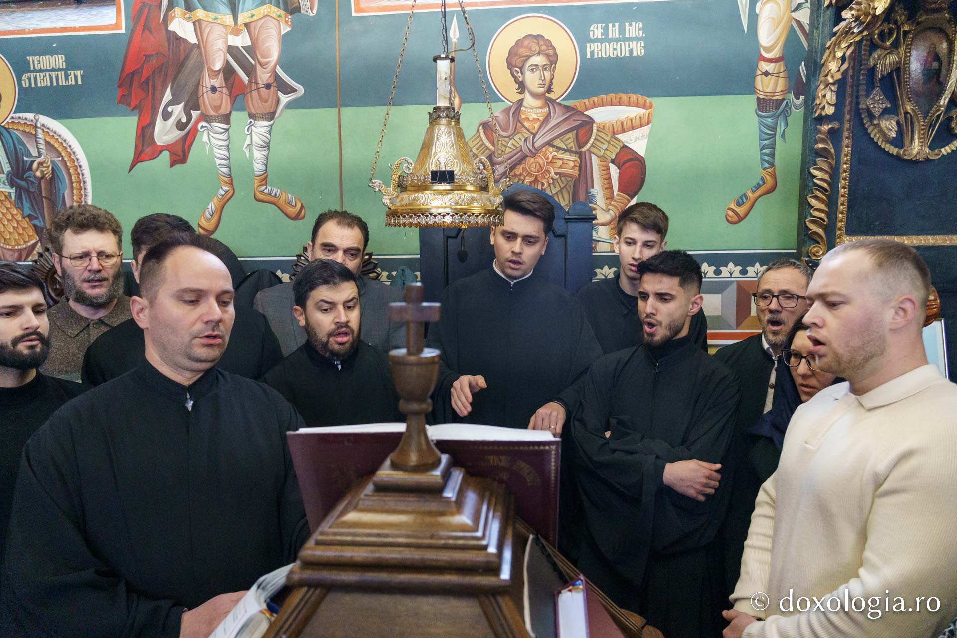 Sfânta Liturghie arhierească la Parohia „Sfântul Sava” din Iași, de sărbătoarea Sfântului Mucenic Trifon