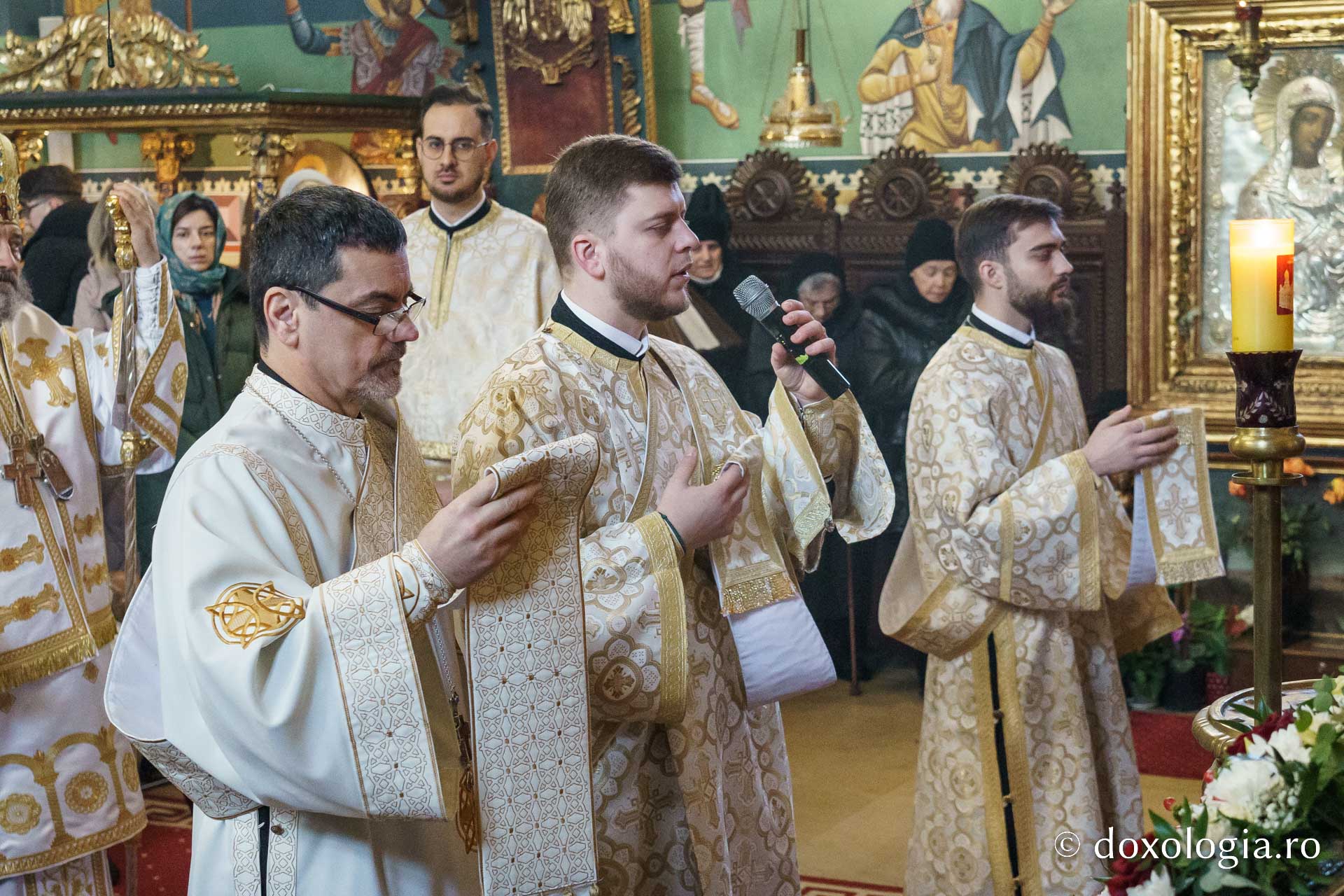 Sfânta Liturghie arhierească la Parohia „Sfântul Sava” din Iași, de sărbătoarea Sfântului Mucenic Trifon