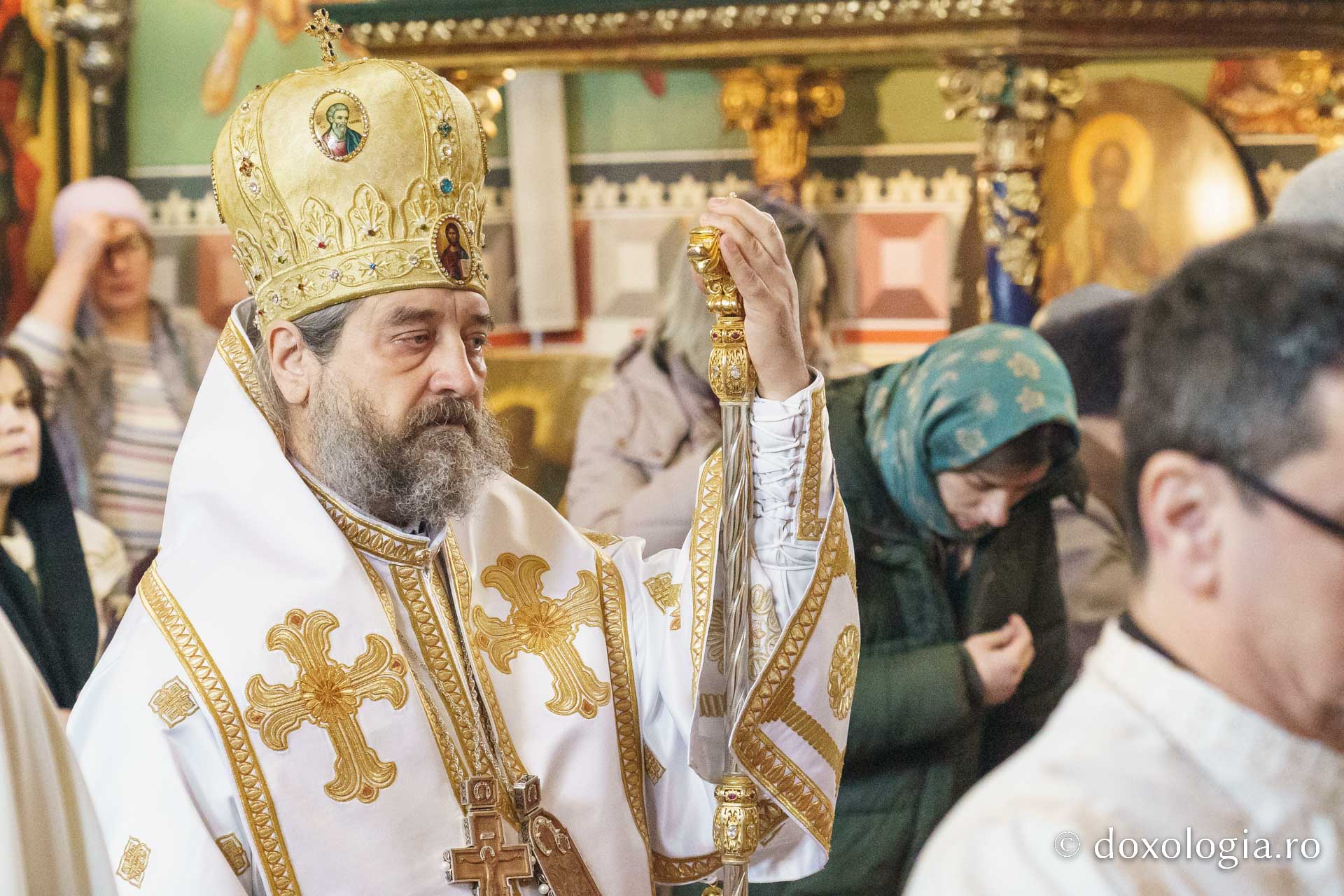 Sfânta Liturghie arhierească la Parohia „Sfântul Sava” din Iași, de sărbătoarea Sfântului Mucenic Trifon