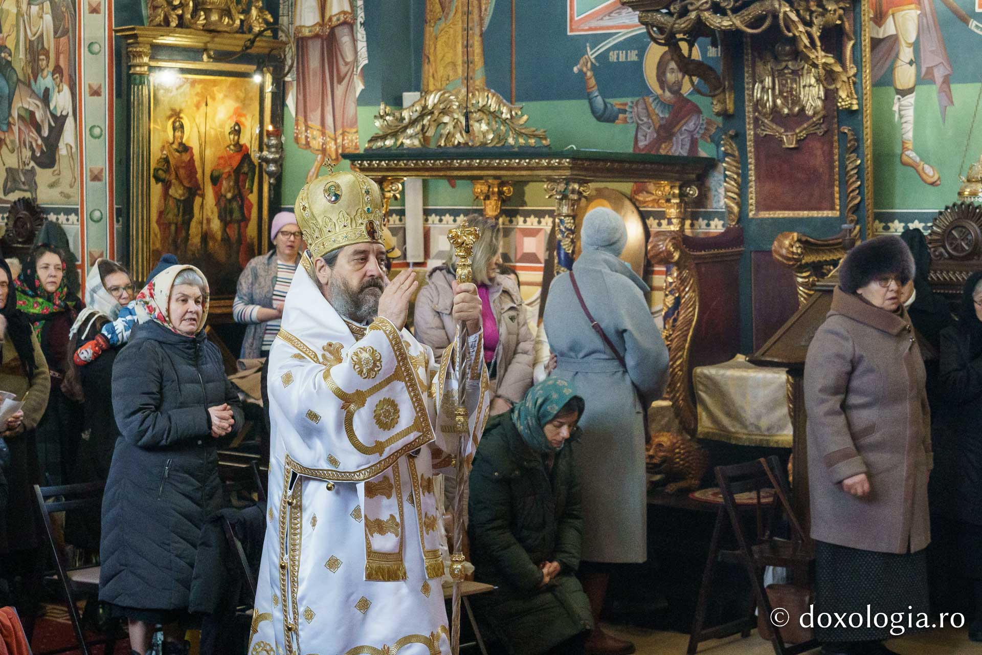 Sfânta Liturghie arhierească la Parohia „Sfântul Sava” din Iași, de sărbătoarea Sfântului Mucenic Trifon