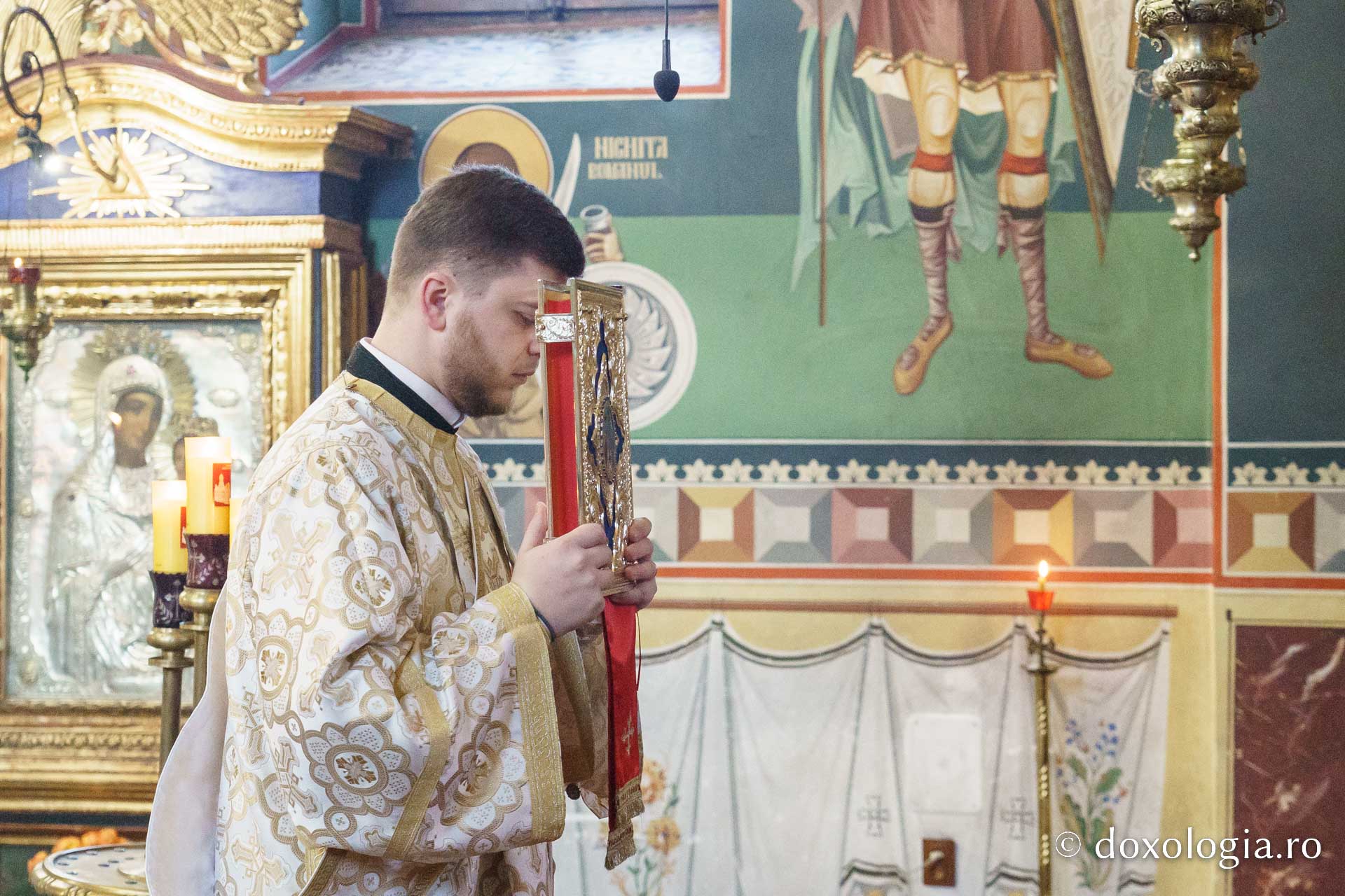 Sfânta Liturghie arhierească la Parohia „Sfântul Sava” din Iași, de sărbătoarea Sfântului Mucenic Trifon