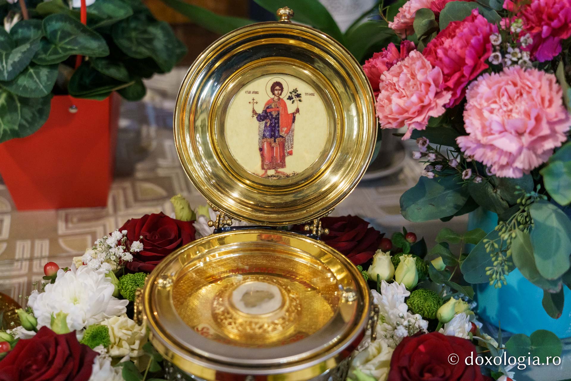 Sfânta Liturghie arhierească la Parohia „Sfântul Sava” din Iași, de sărbătoarea Sfântului Mucenic Trifon