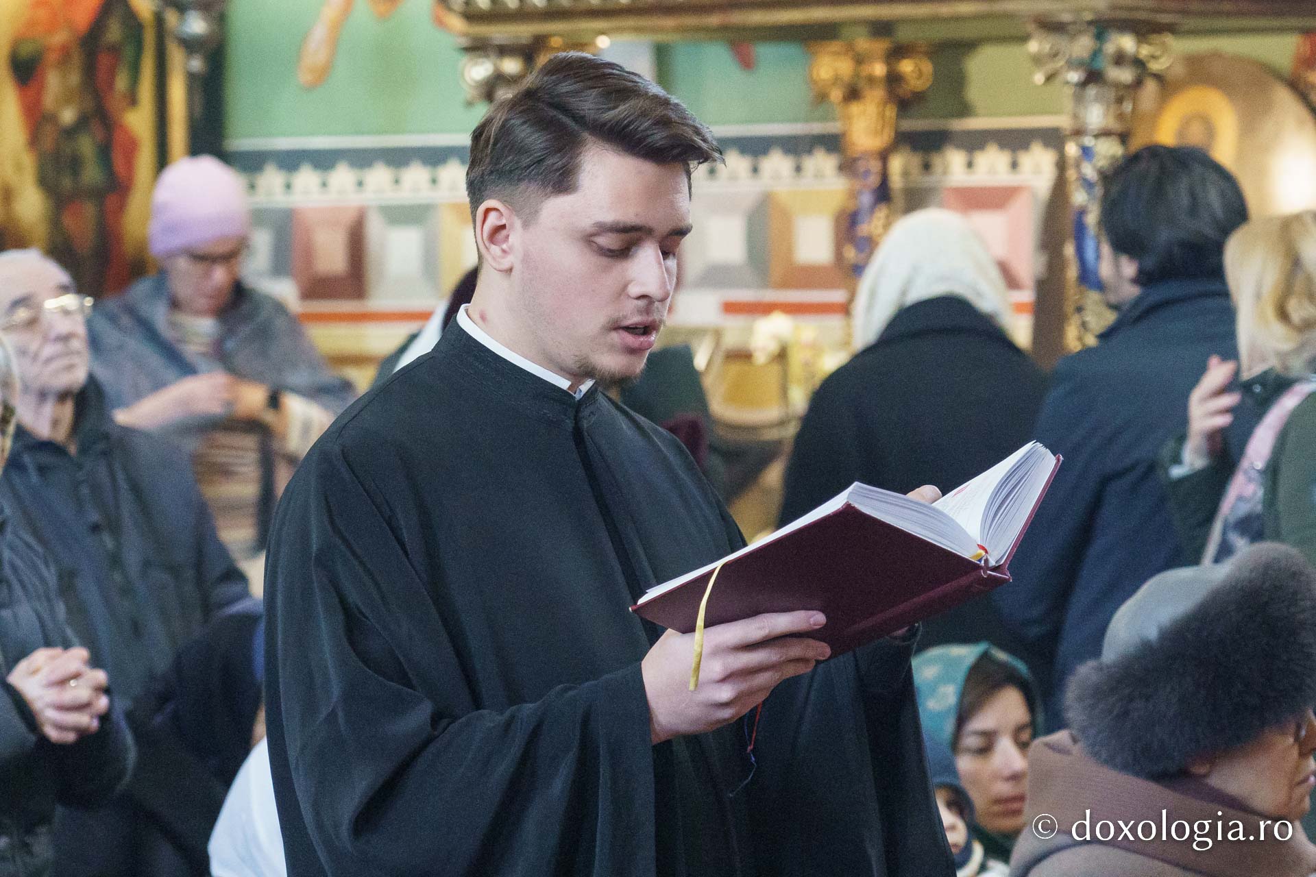 Sfânta Liturghie arhierească la Parohia „Sfântul Sava” din Iași, de sărbătoarea Sfântului Mucenic Trifon