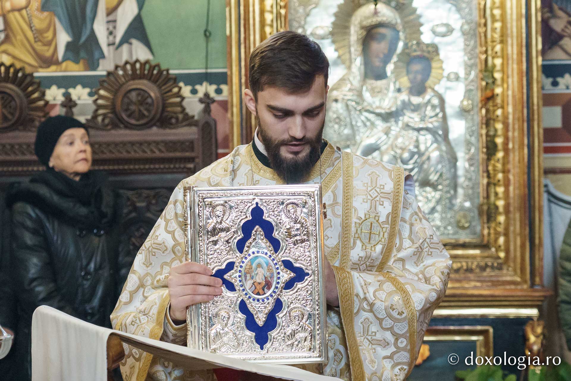 Sfânta Liturghie arhierească la Parohia „Sfântul Sava” din Iași, de sărbătoarea Sfântului Mucenic Trifon